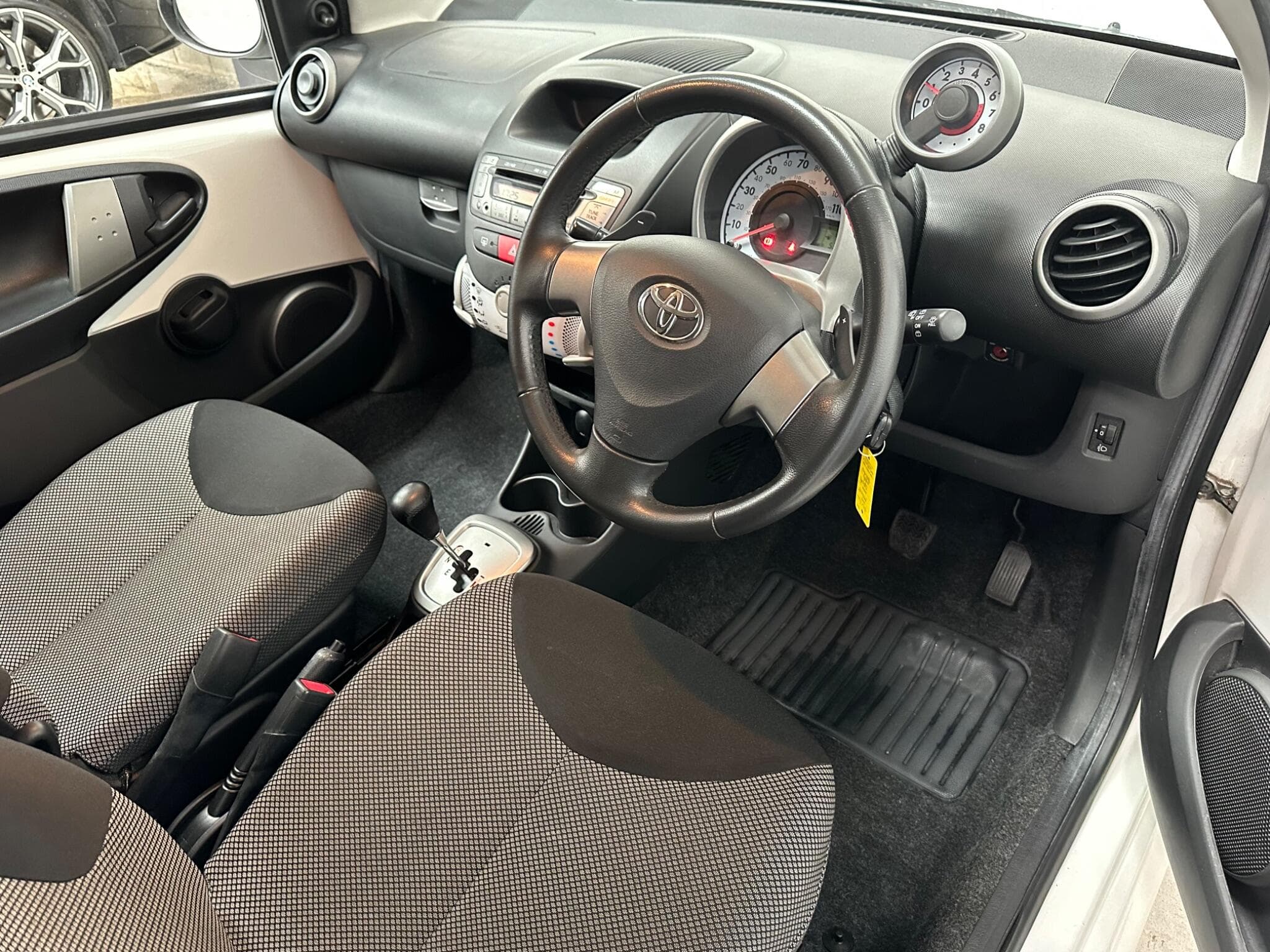 2012 Toyota AYGO - Thumbnail 4