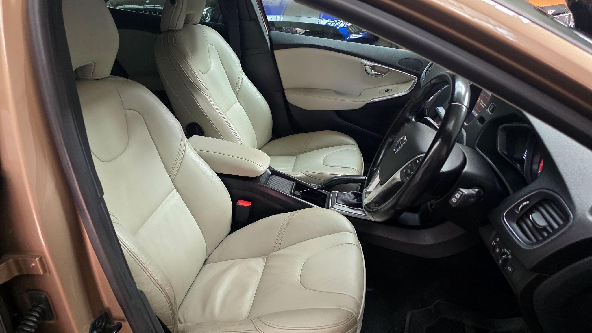 2013 Volvo V40 - Thumbnail 14