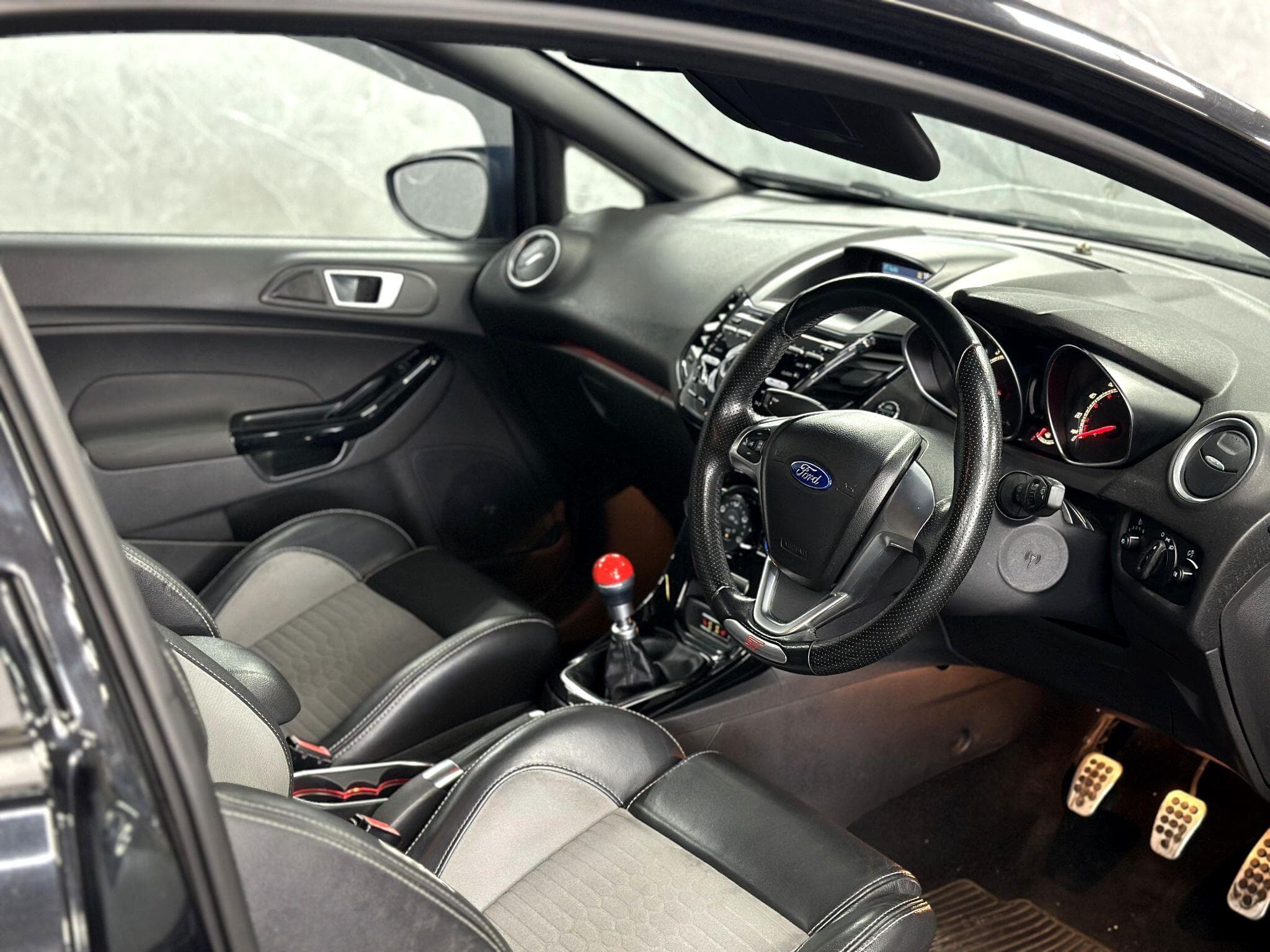 2013 Ford Fiesta - Thumbnail 19