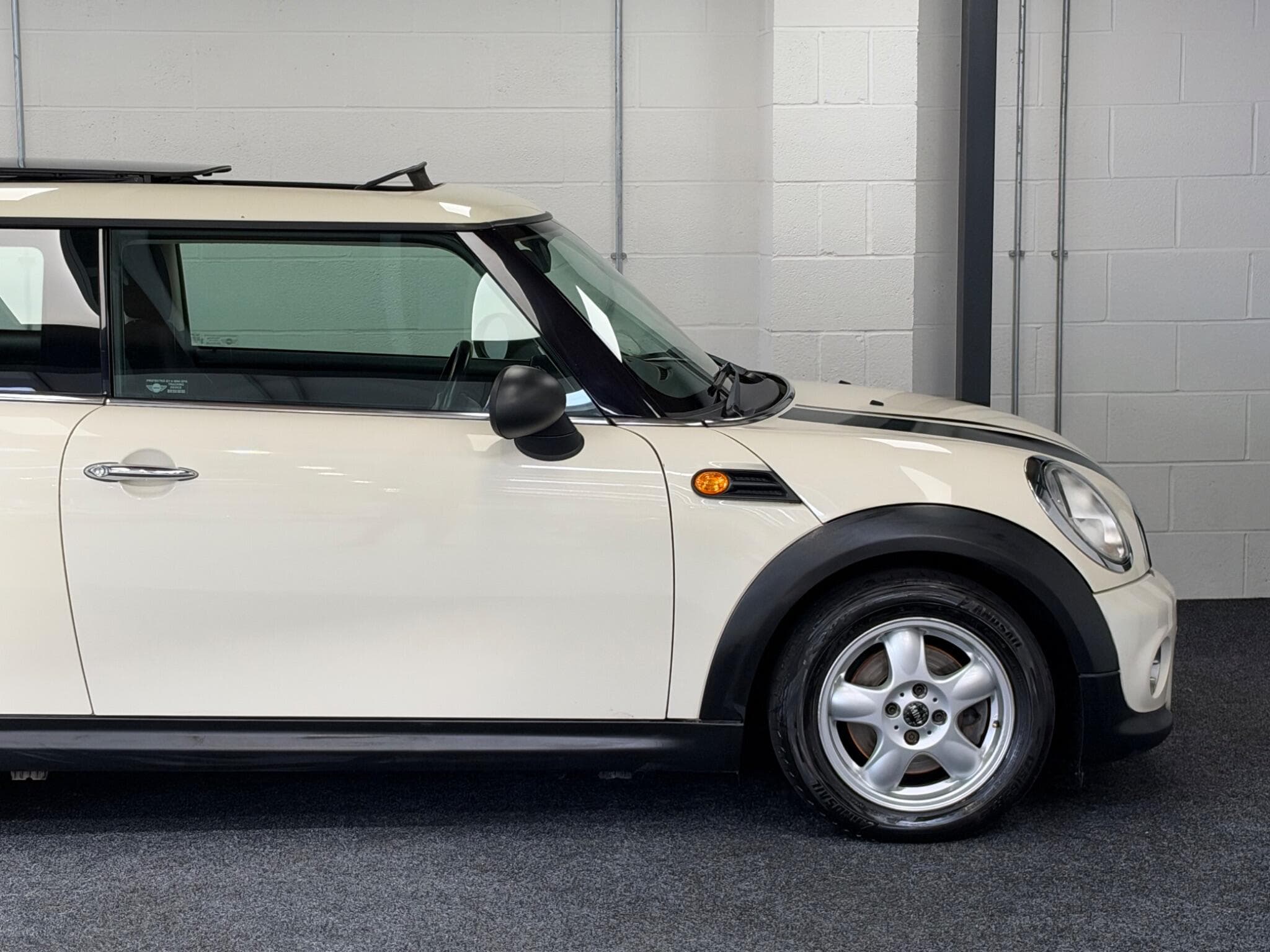 2011 MINI Hatch - Thumbnail 10