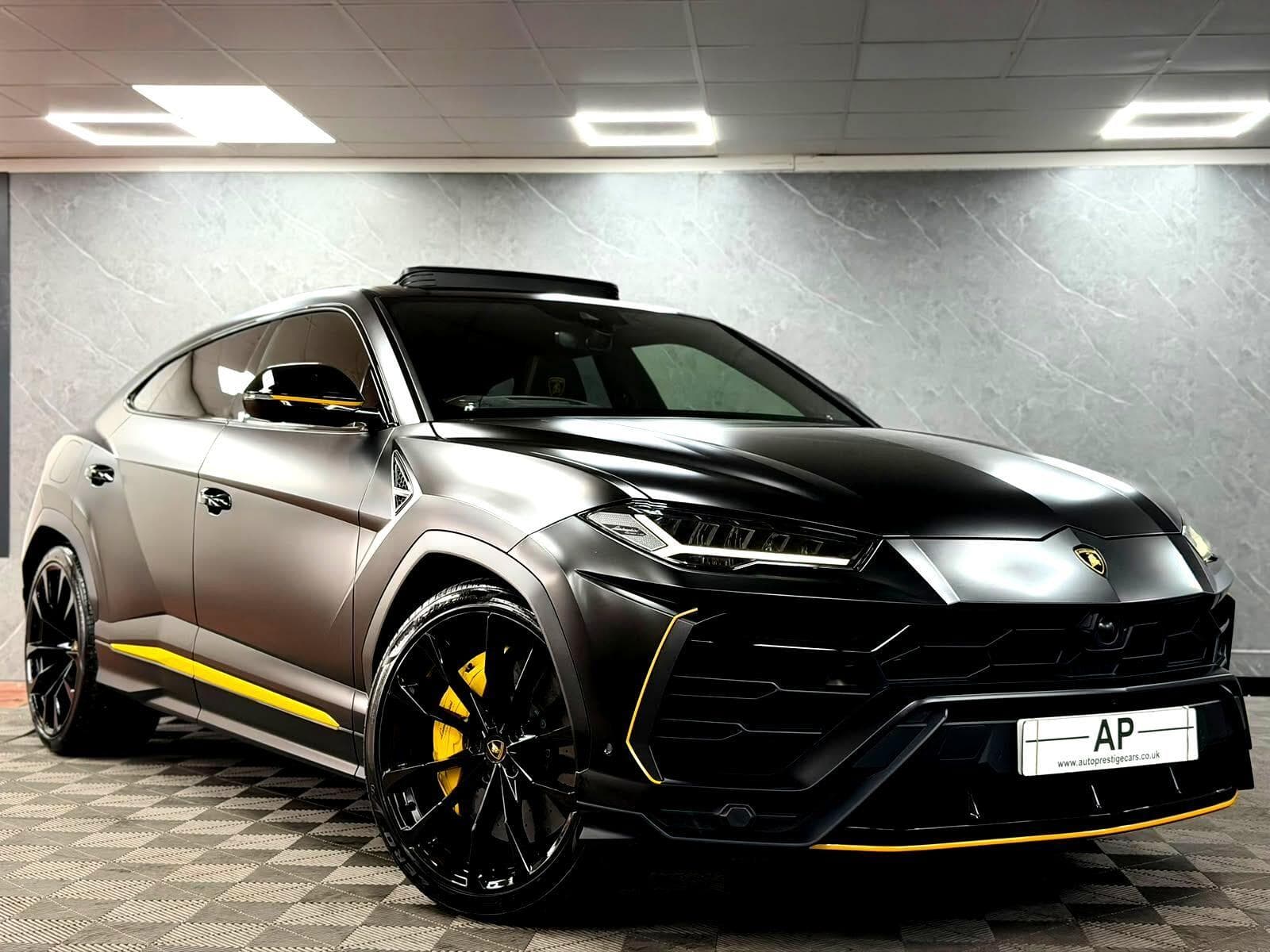 2022 Lamborghini Urus - Thumbnail 2