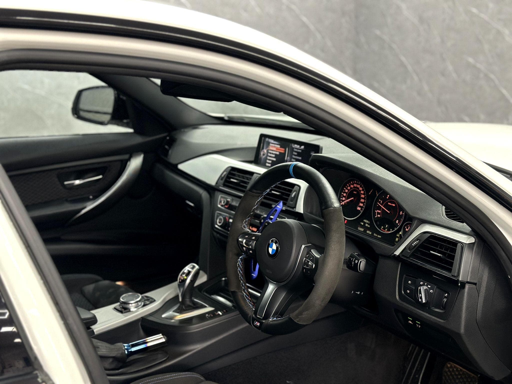 2015 BMW 3 Series - Thumbnail 33