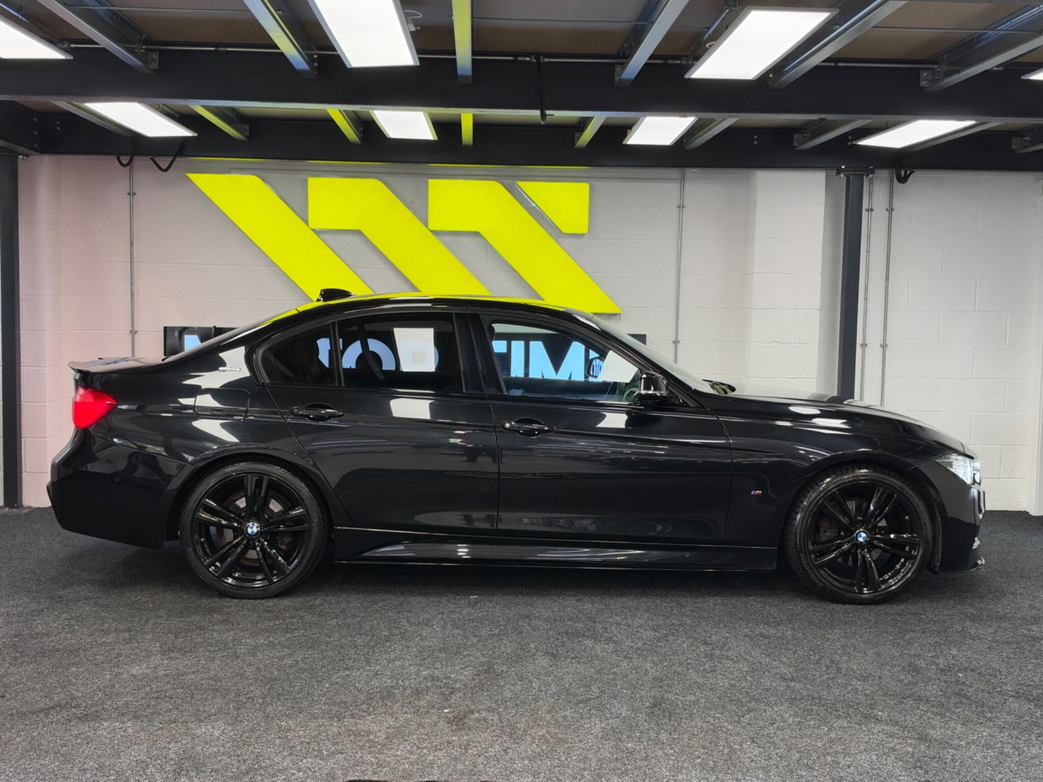 2017 BMW 3 Series - Thumbnail 45