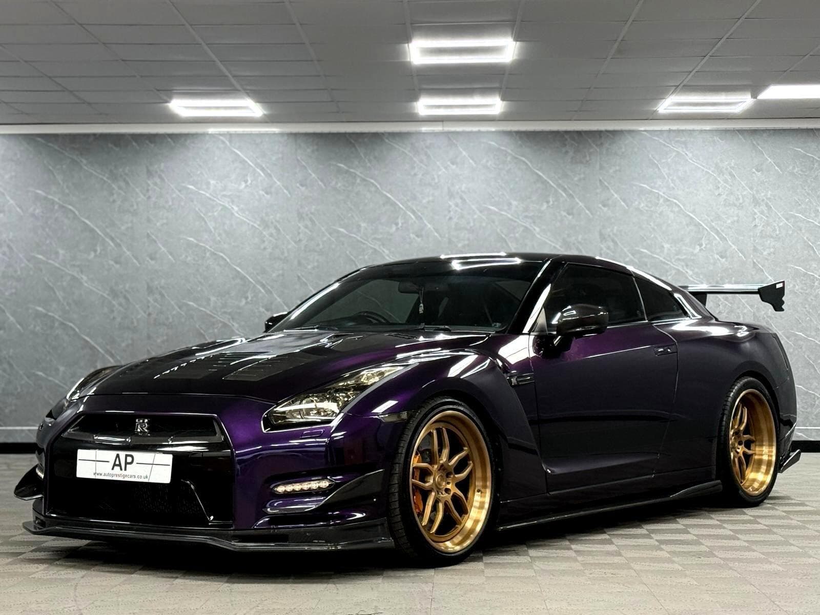 2011 Nissan GT-R - Thumbnail 12