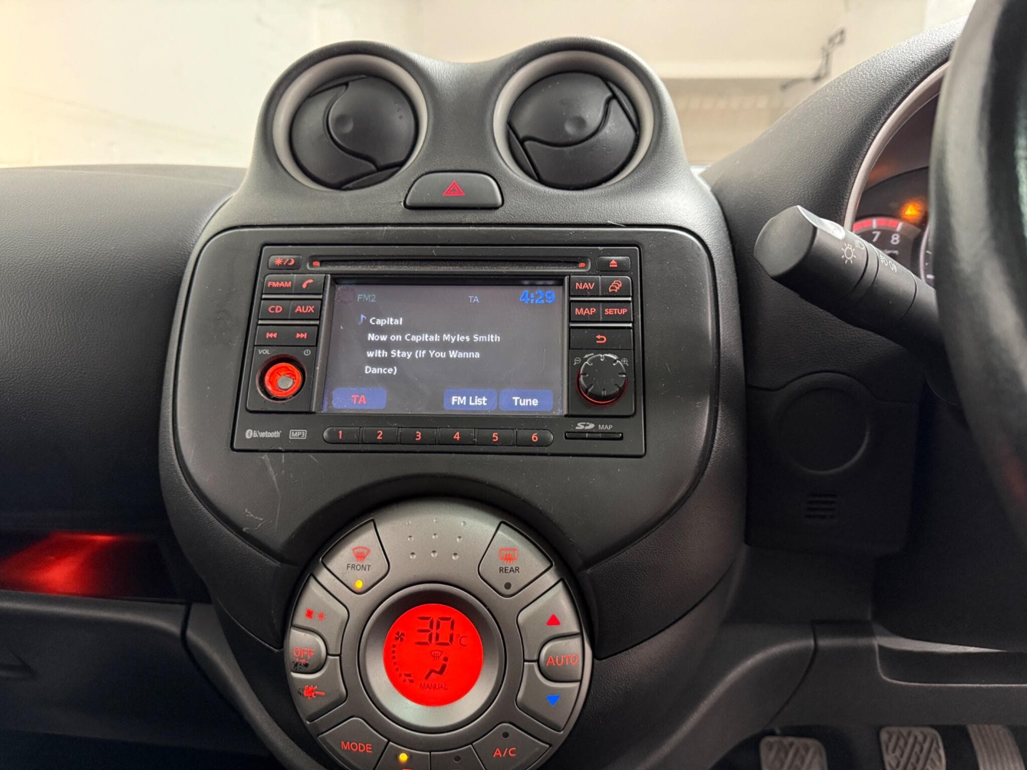 2012 Nissan Micra - Thumbnail 12