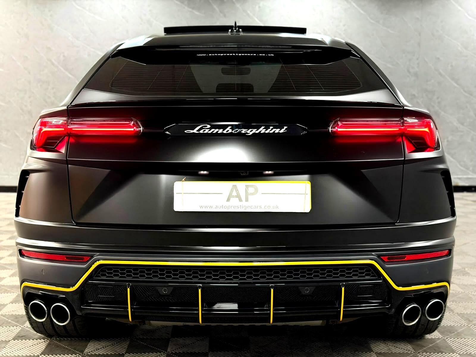 2022 Lamborghini Urus - Thumbnail 15