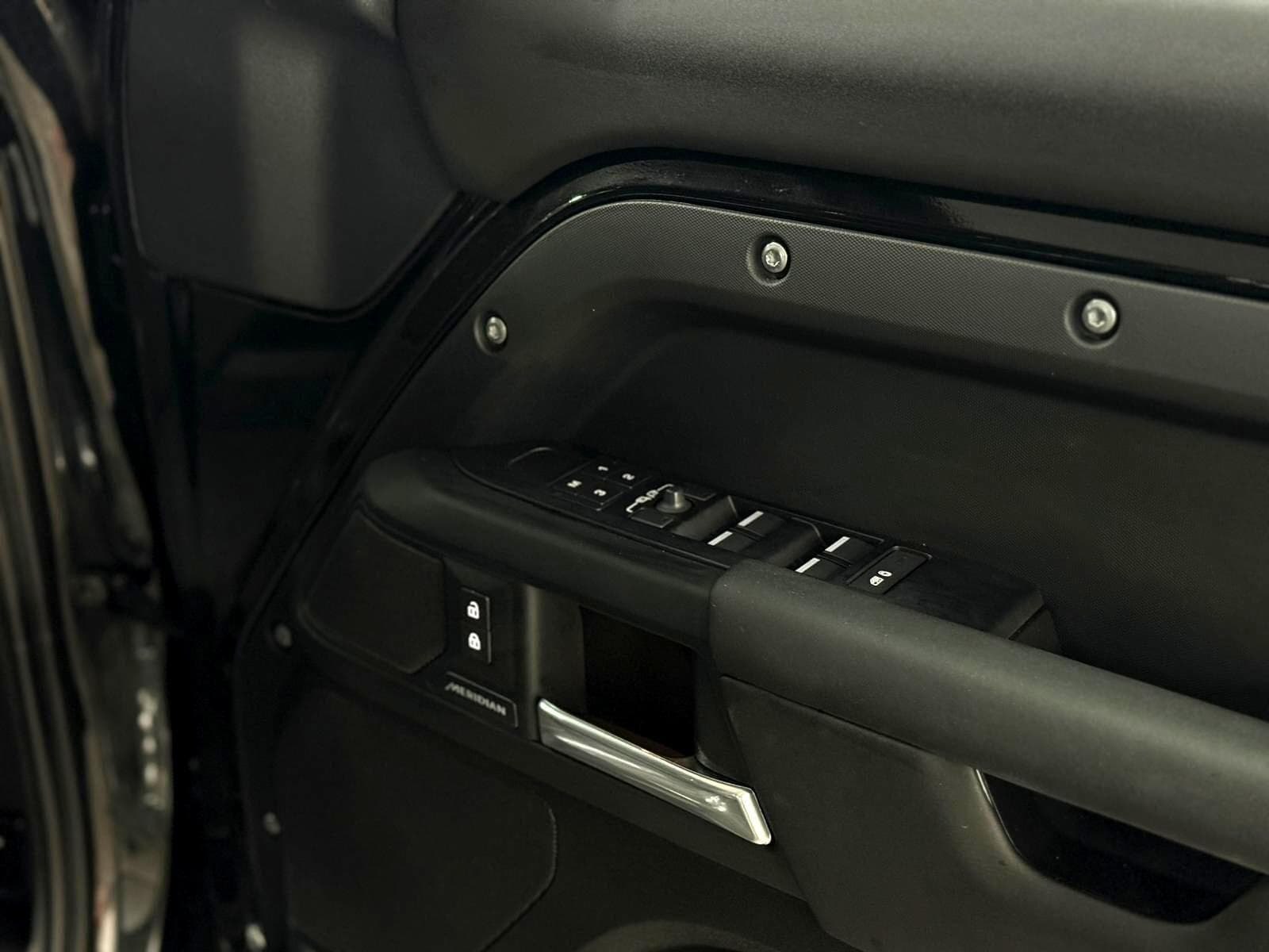 2025 Land Rover Defender 110 - Thumbnail 48