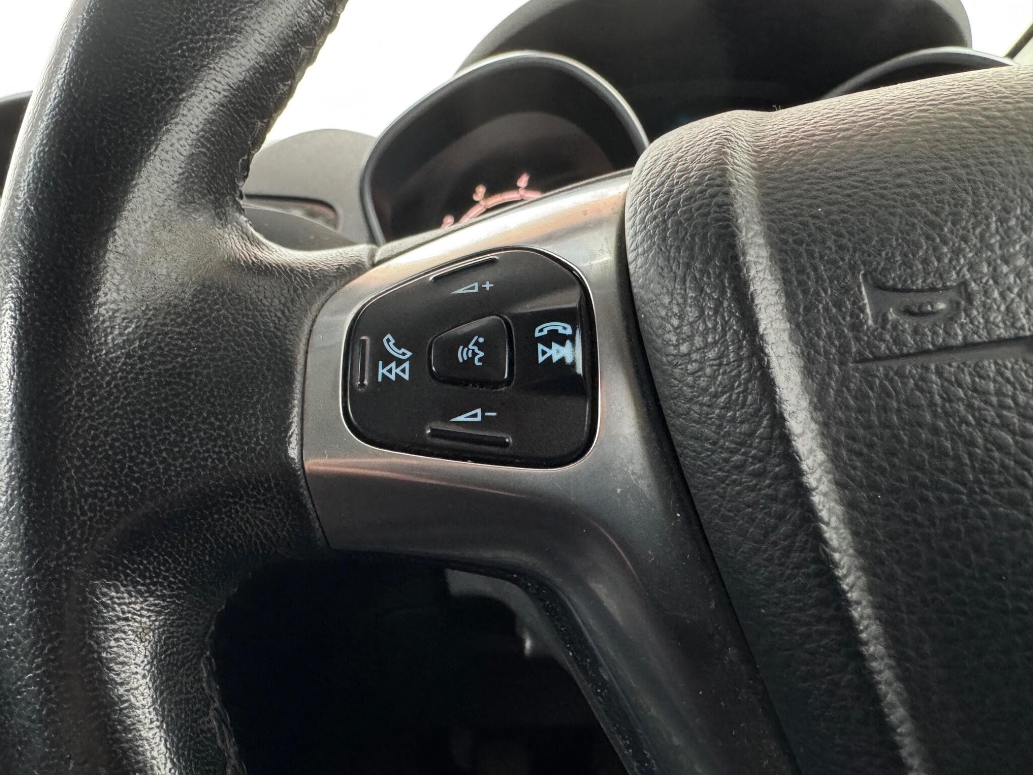 2015 Ford Fiesta - Thumbnail 20