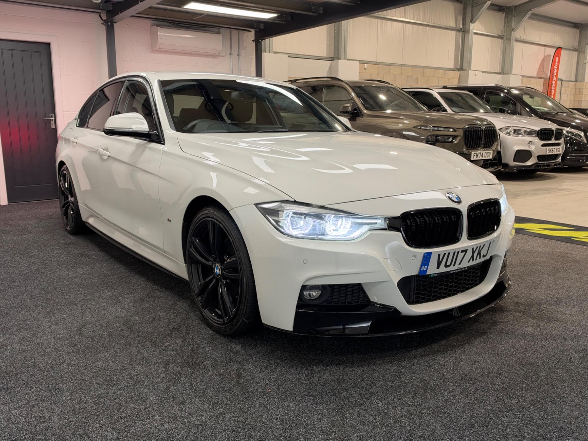 2017 BMW 3 Series - Thumbnail 2