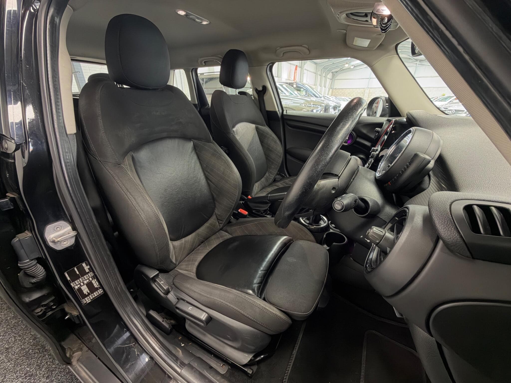 2016 MINI Hatch - Thumbnail 23