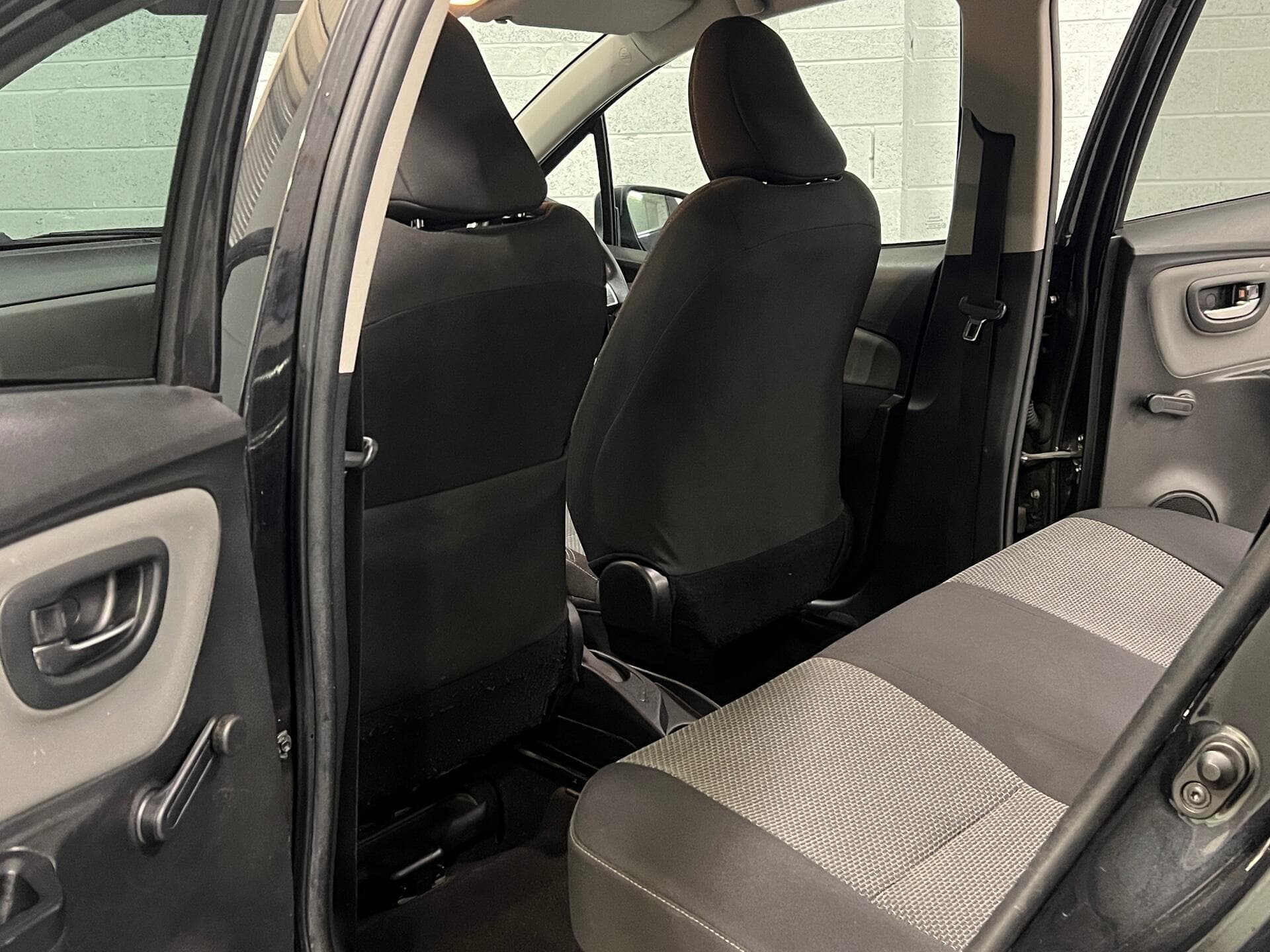 2016 Toyota Yaris - Thumbnail 41