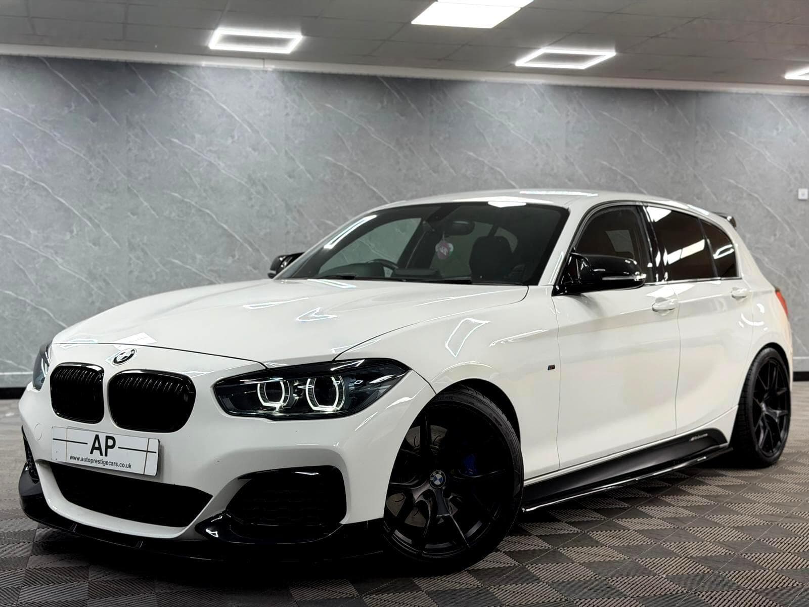 2018 BMW 1 Series - Thumbnail 16