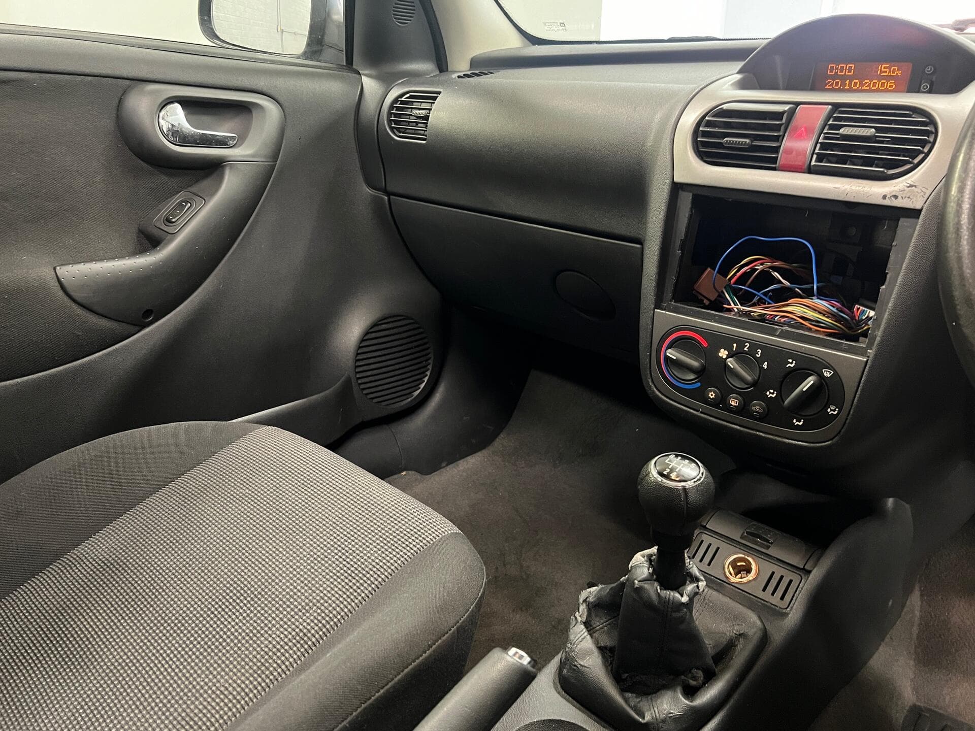 2005 Vauxhall Corsa - Thumbnail 27