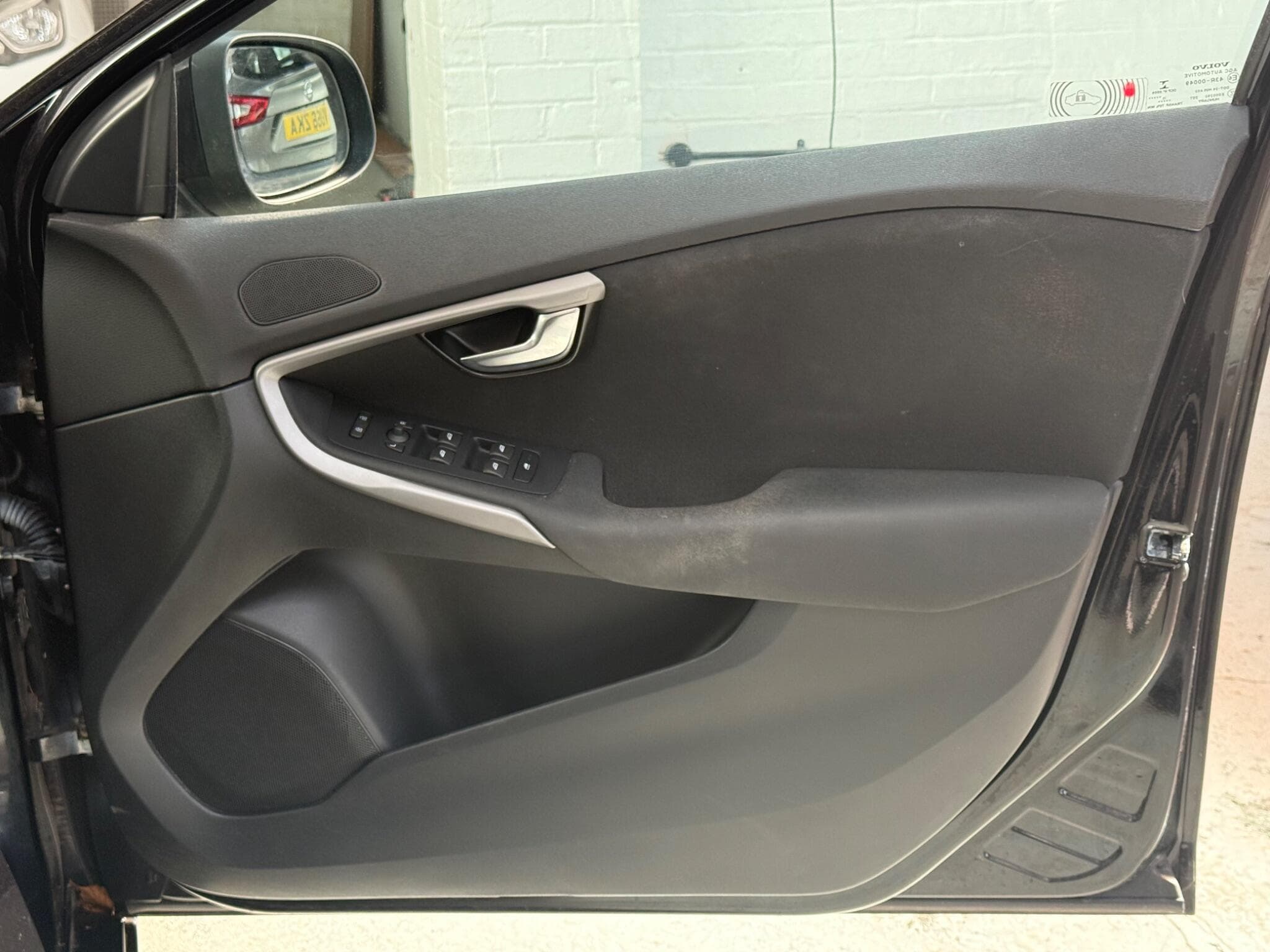 2015 Volvo V40 - Thumbnail 21