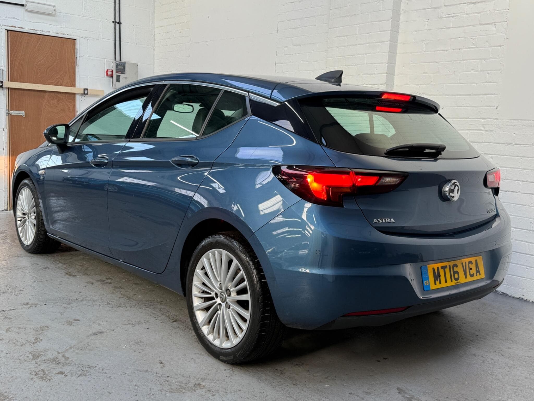 2016 Vauxhall Astra - Thumbnail 5