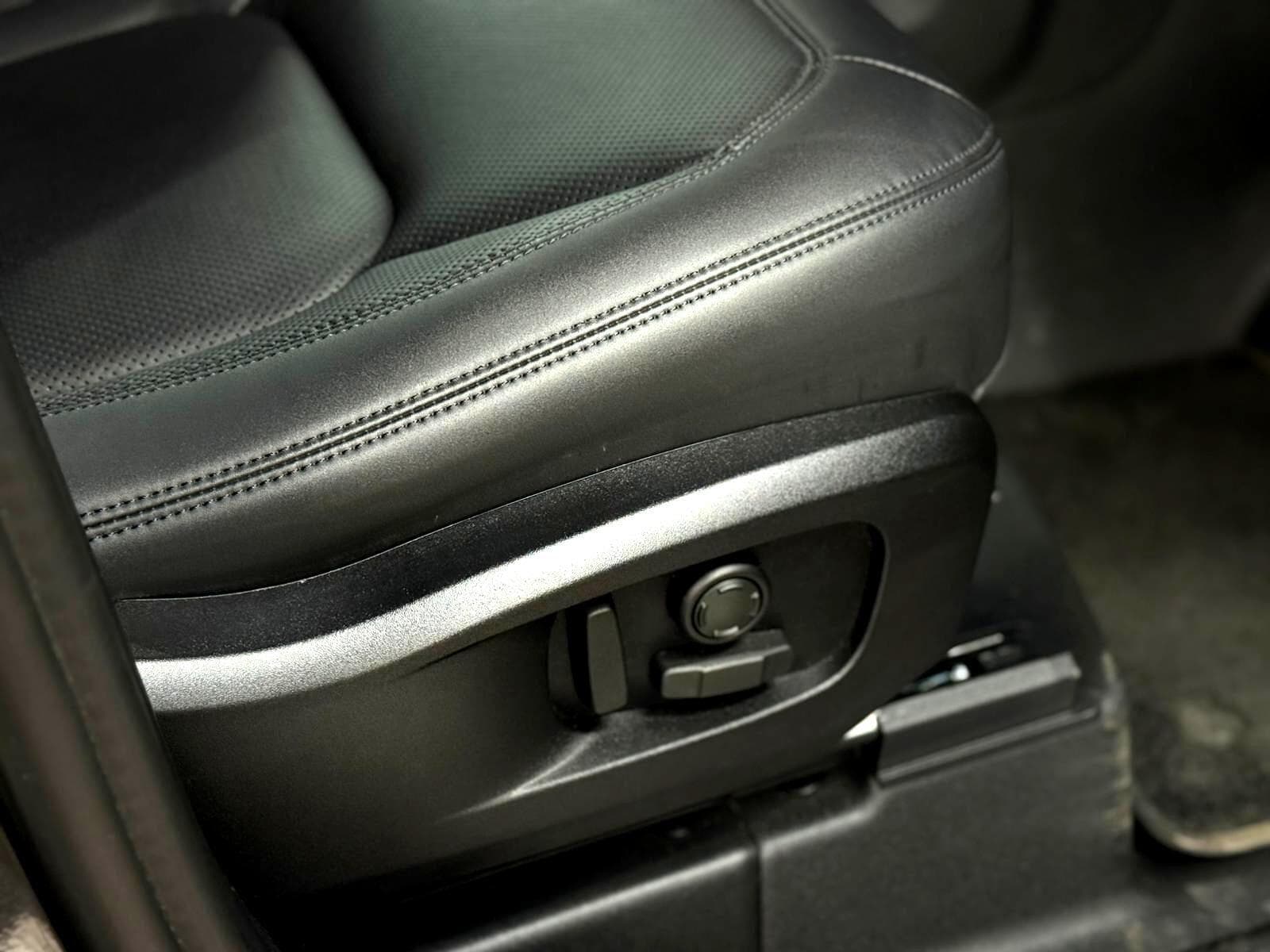 2025 Land Rover Defender 110 - Thumbnail 57