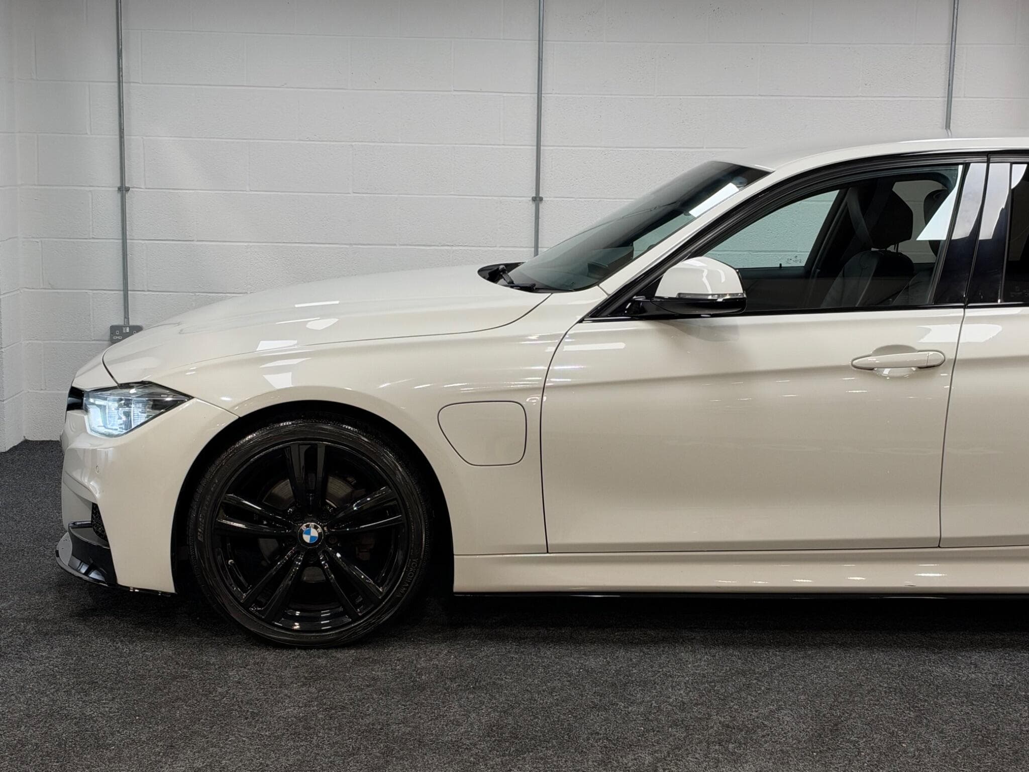 2017 BMW 3 Series - Thumbnail 8