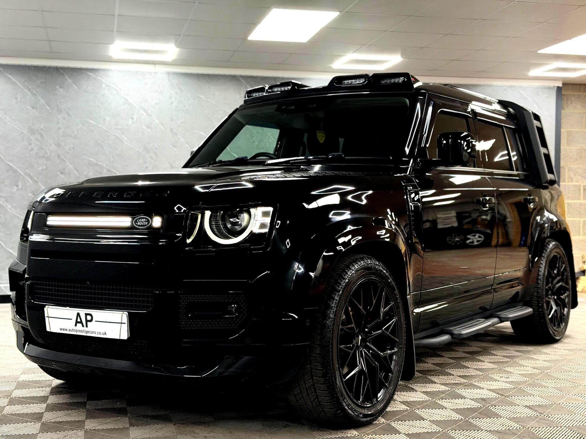 2024 Land Rover Defender 110 - Thumbnail 13