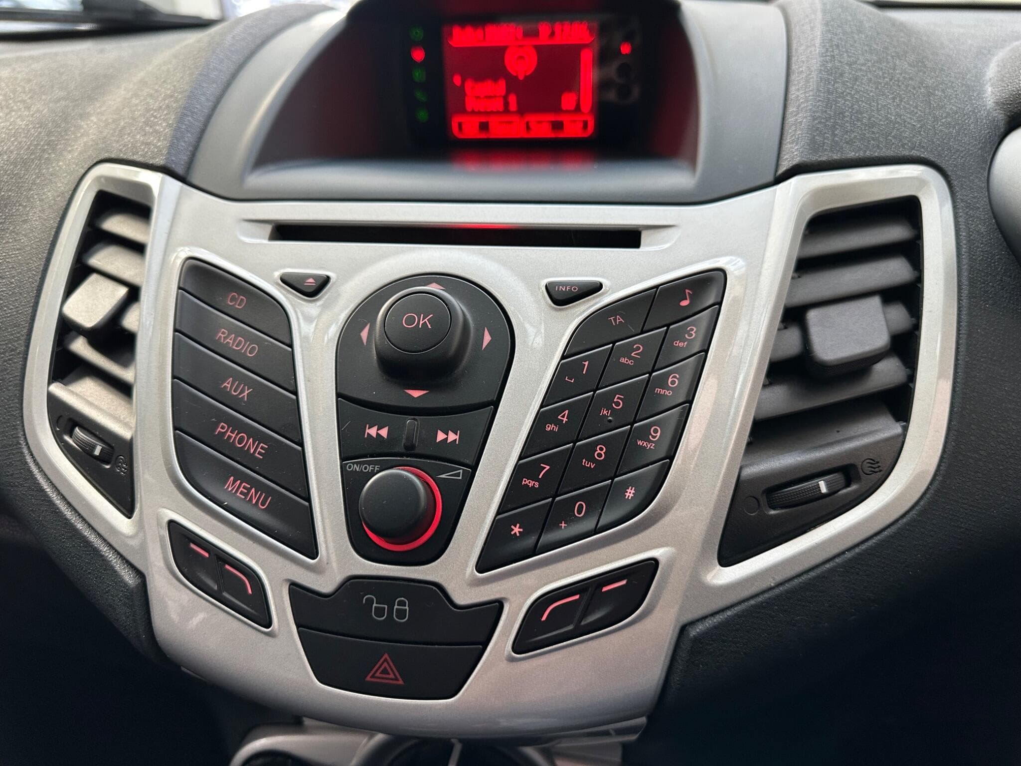 2011 Ford Fiesta - Thumbnail 12