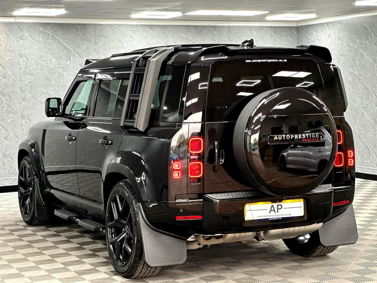 2025 Land Rover Defender 110 - Thumbnail 29