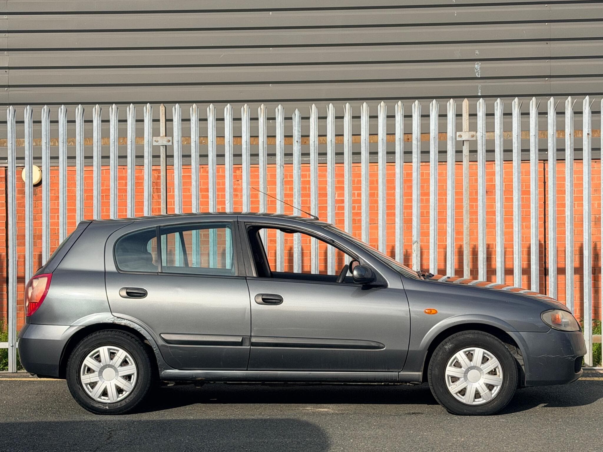 2005 Nissan Almera - Image 2