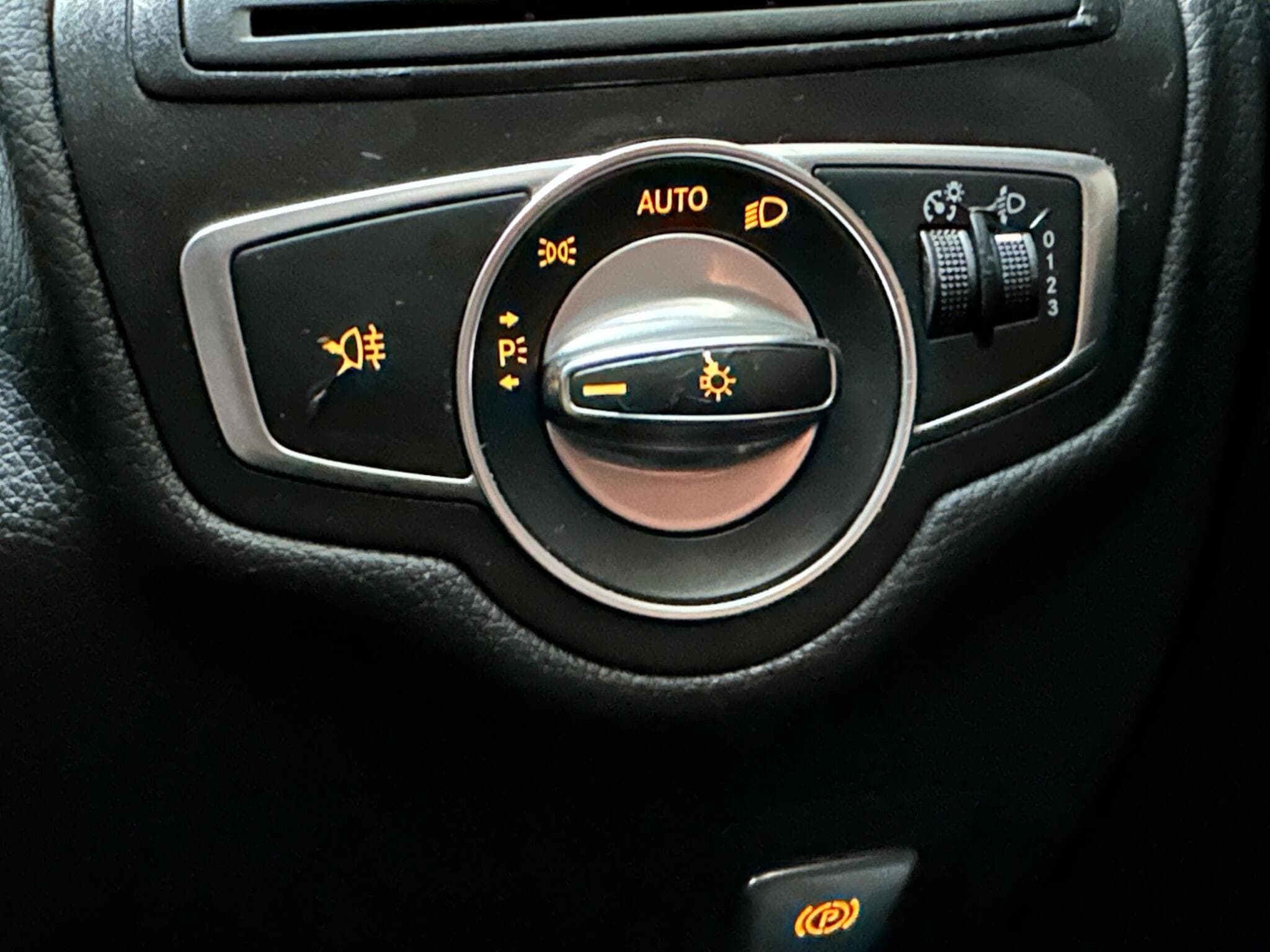 2018 Mercedes-Benz C Class - Thumbnail 18