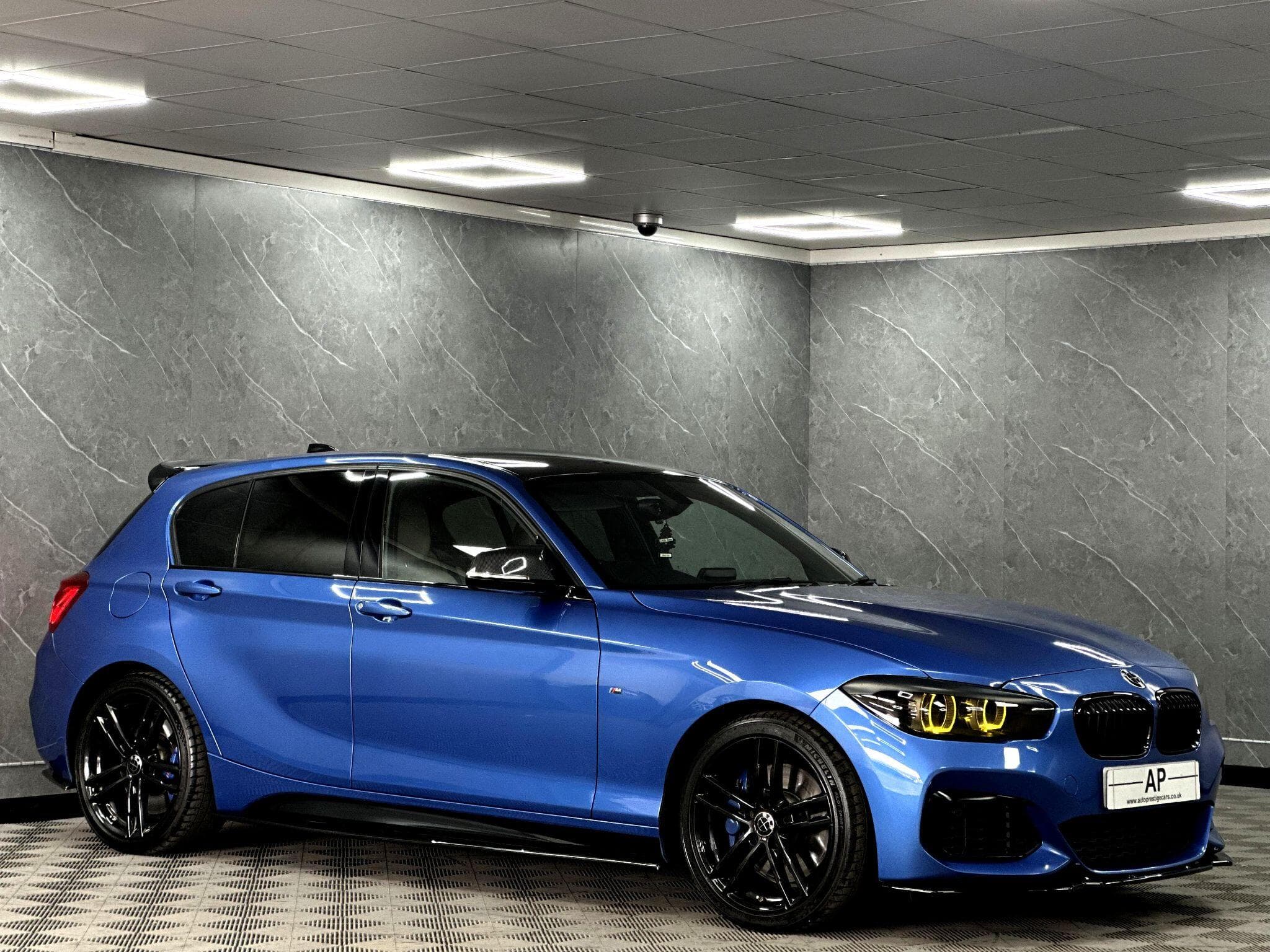 2017 BMW 1 Series - Thumbnail 3