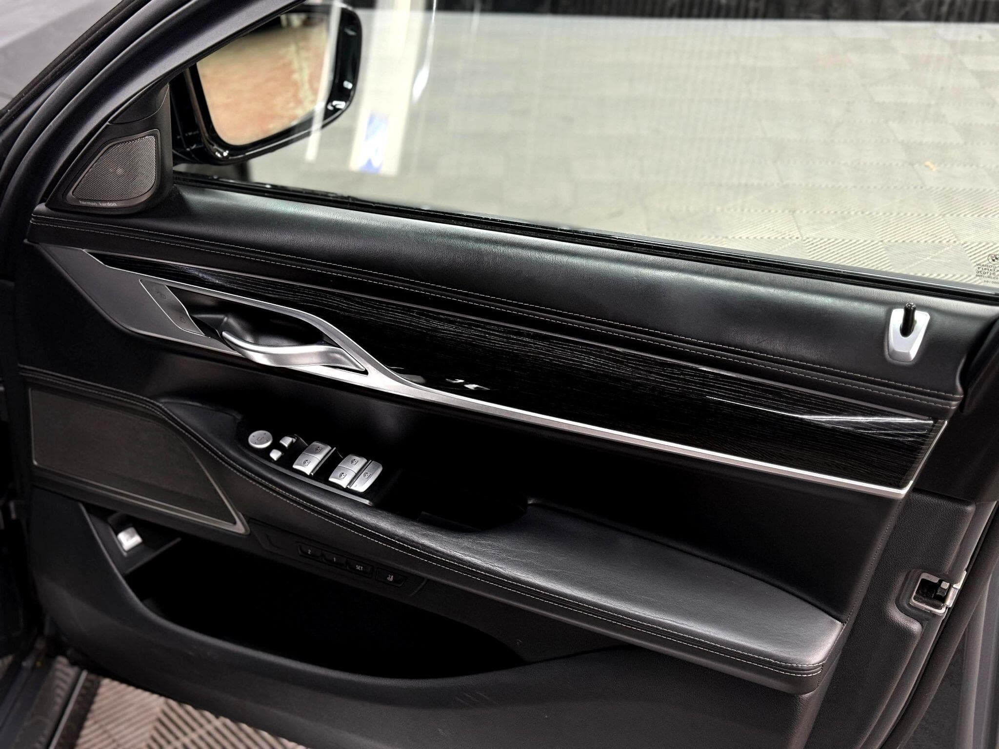 2019 BMW 7 Series - Thumbnail 34