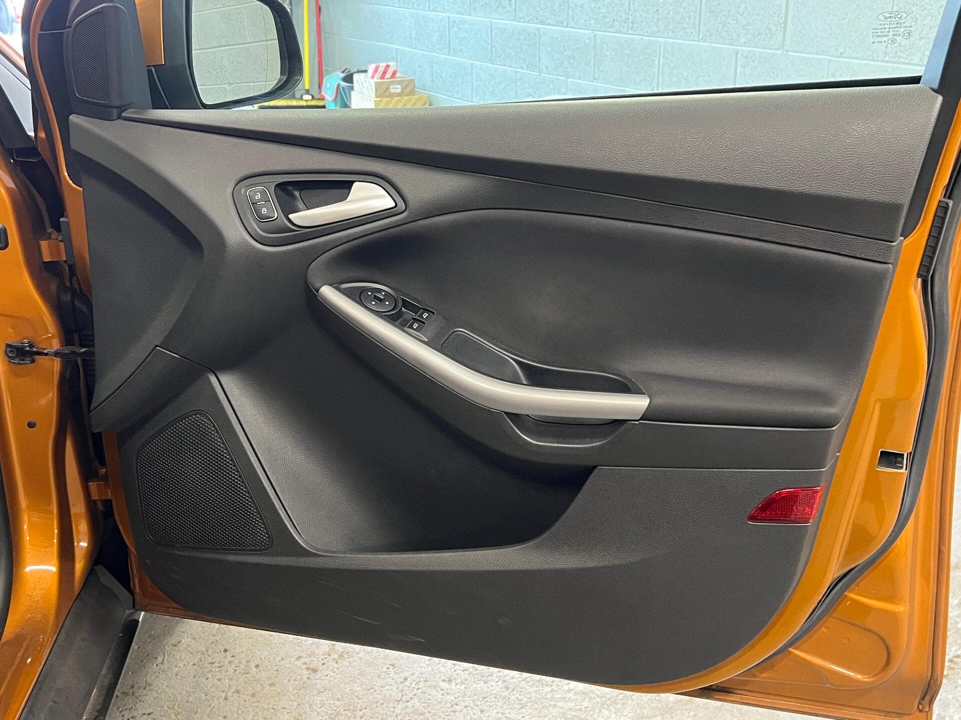 2017 Ford Focus - Thumbnail 23