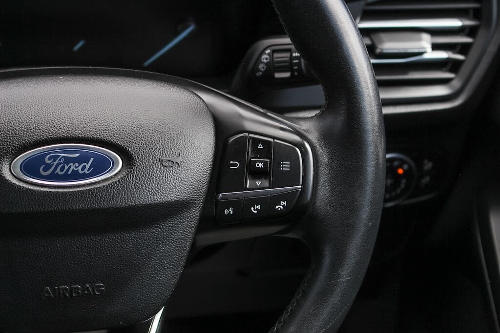 2019 Ford Focus - Thumbnail 26