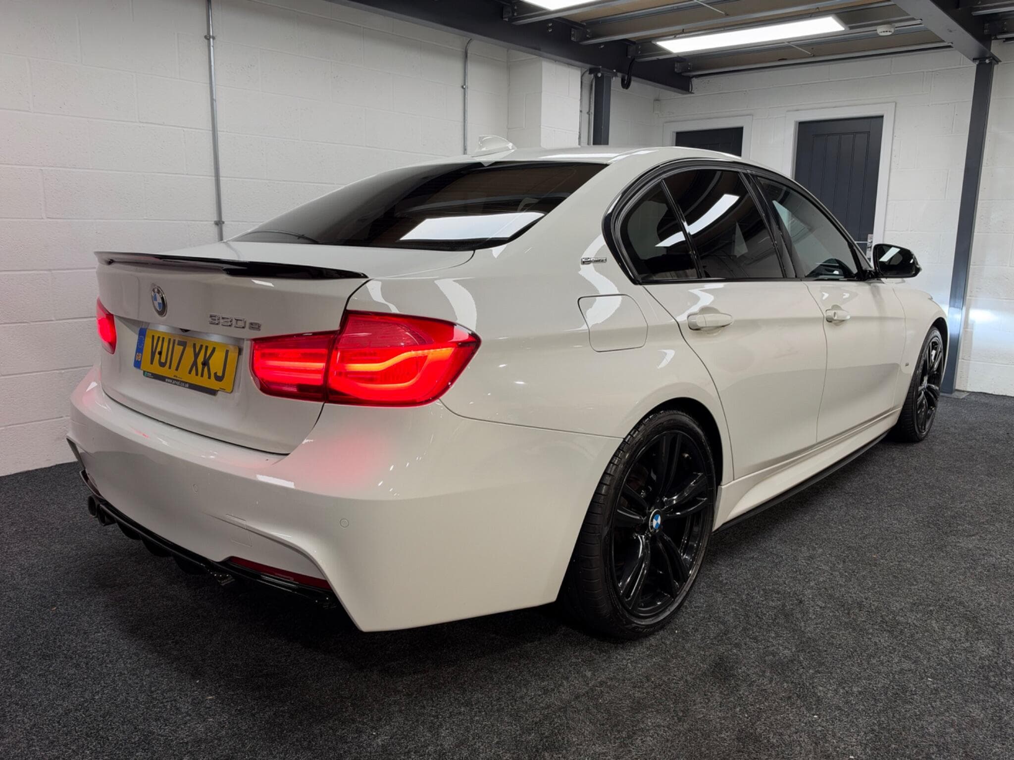 2017 BMW 3 Series - Thumbnail 14