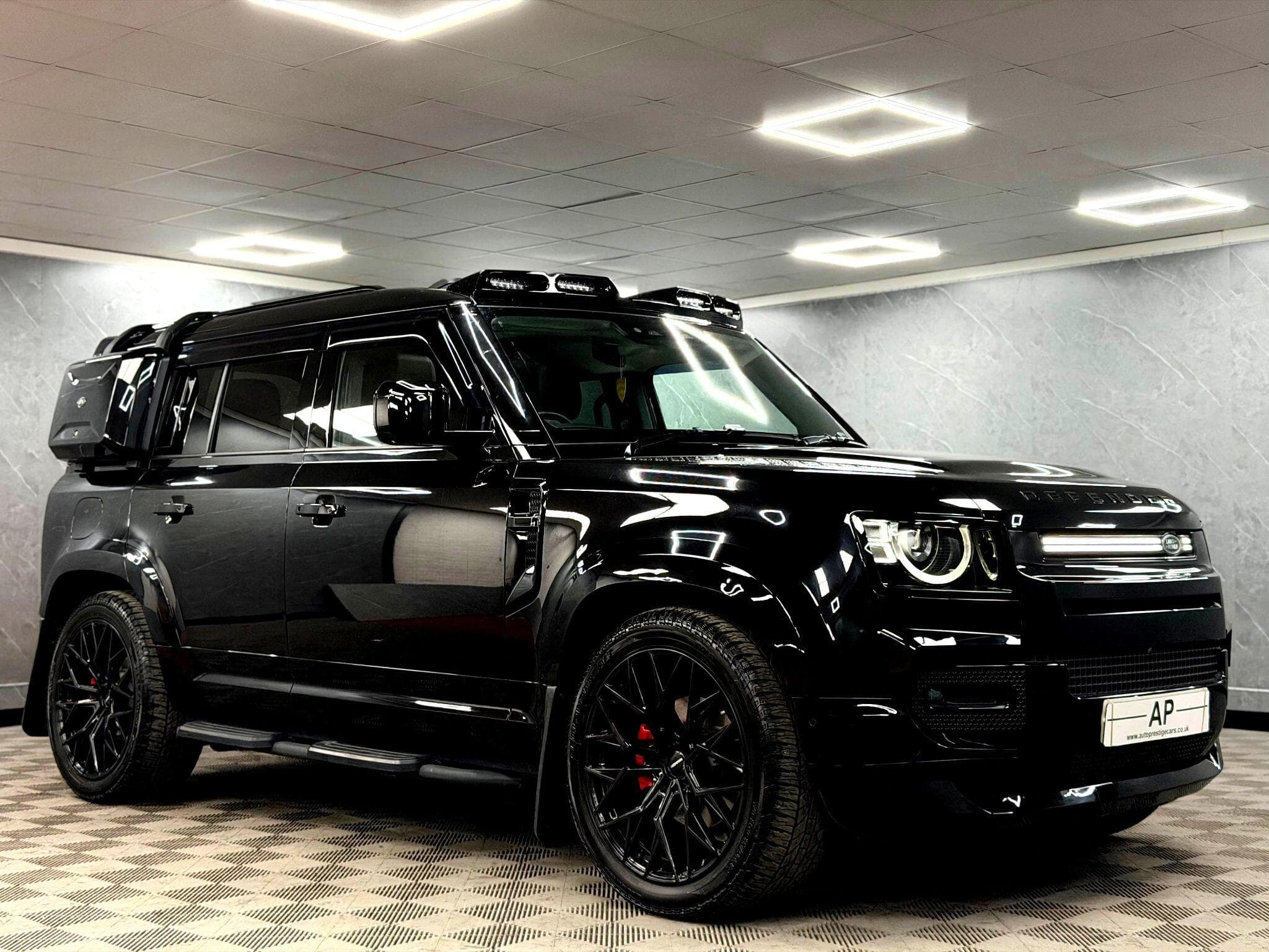 2024 Land Rover Defender 110 - Thumbnail 32