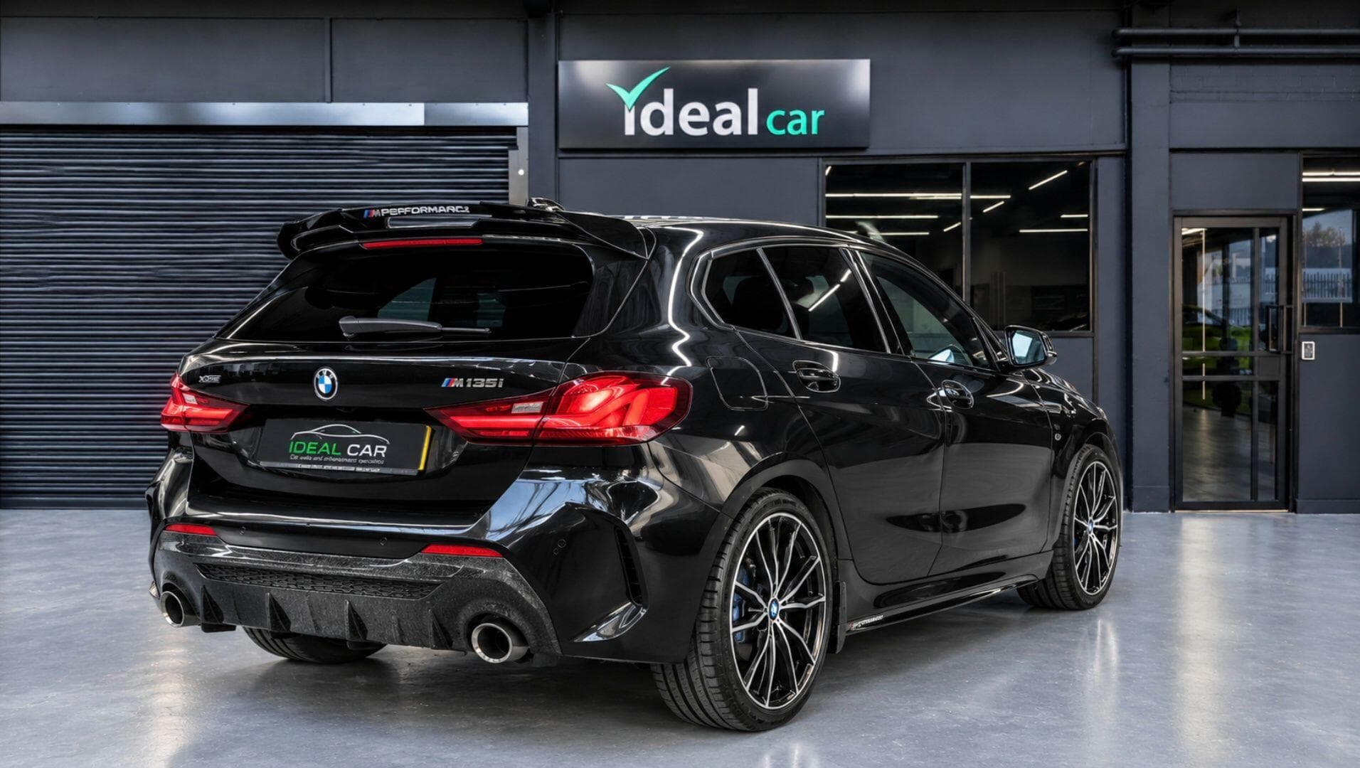 2023 BMW 1 Series - Thumbnail 9