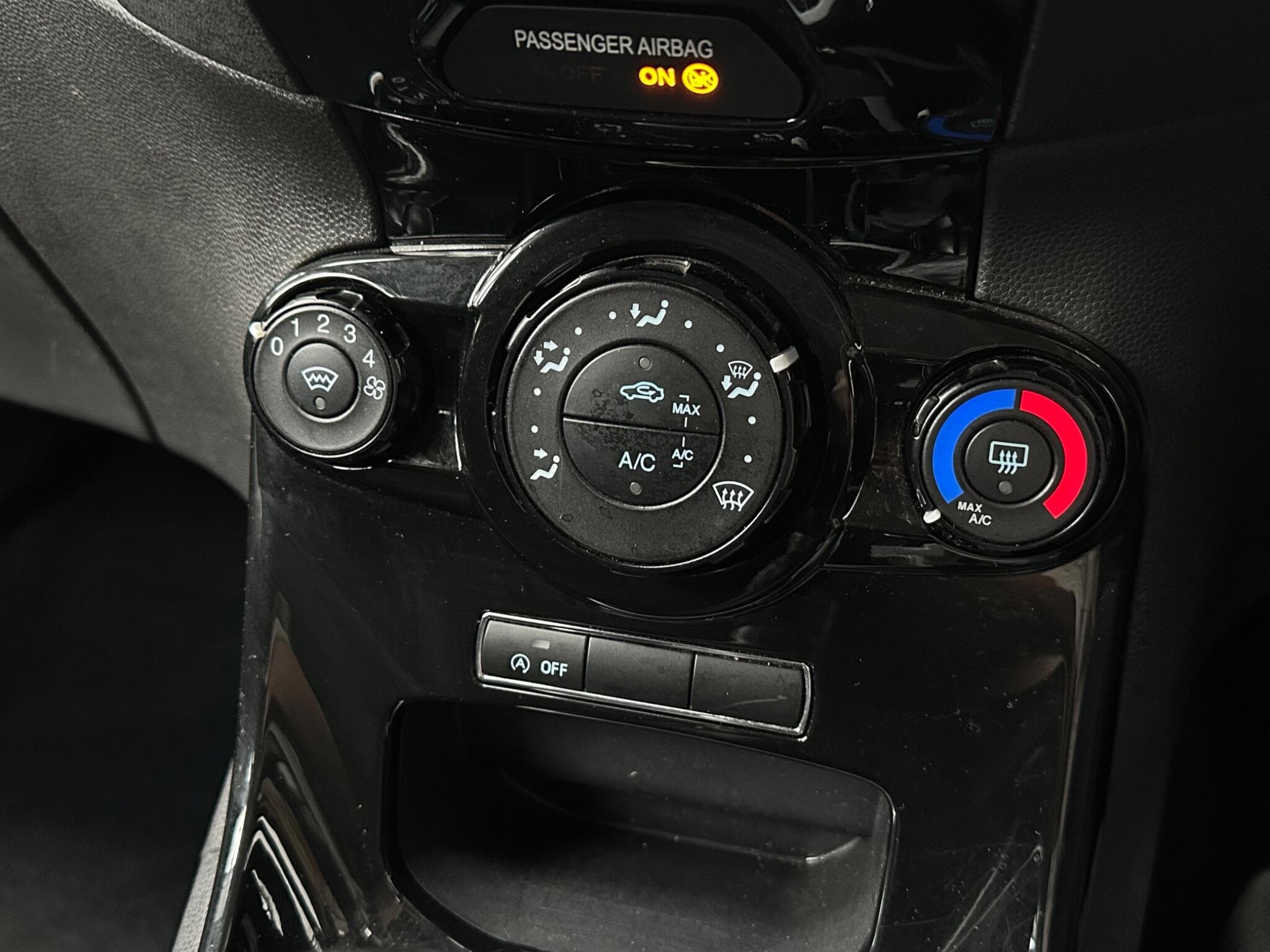 2016 Ford Fiesta - Thumbnail 12