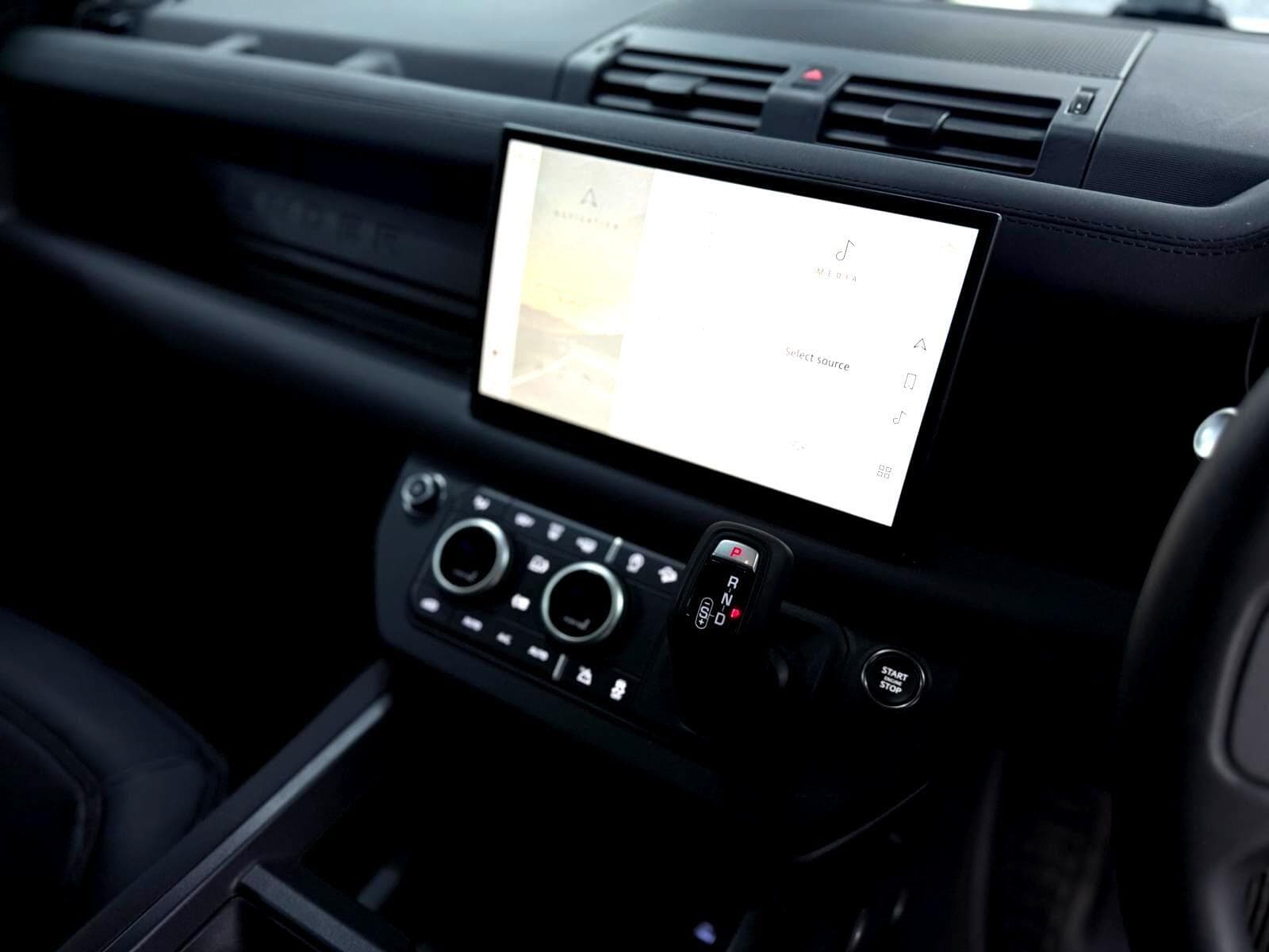 2025 Land Rover Defender 110 - Thumbnail 52