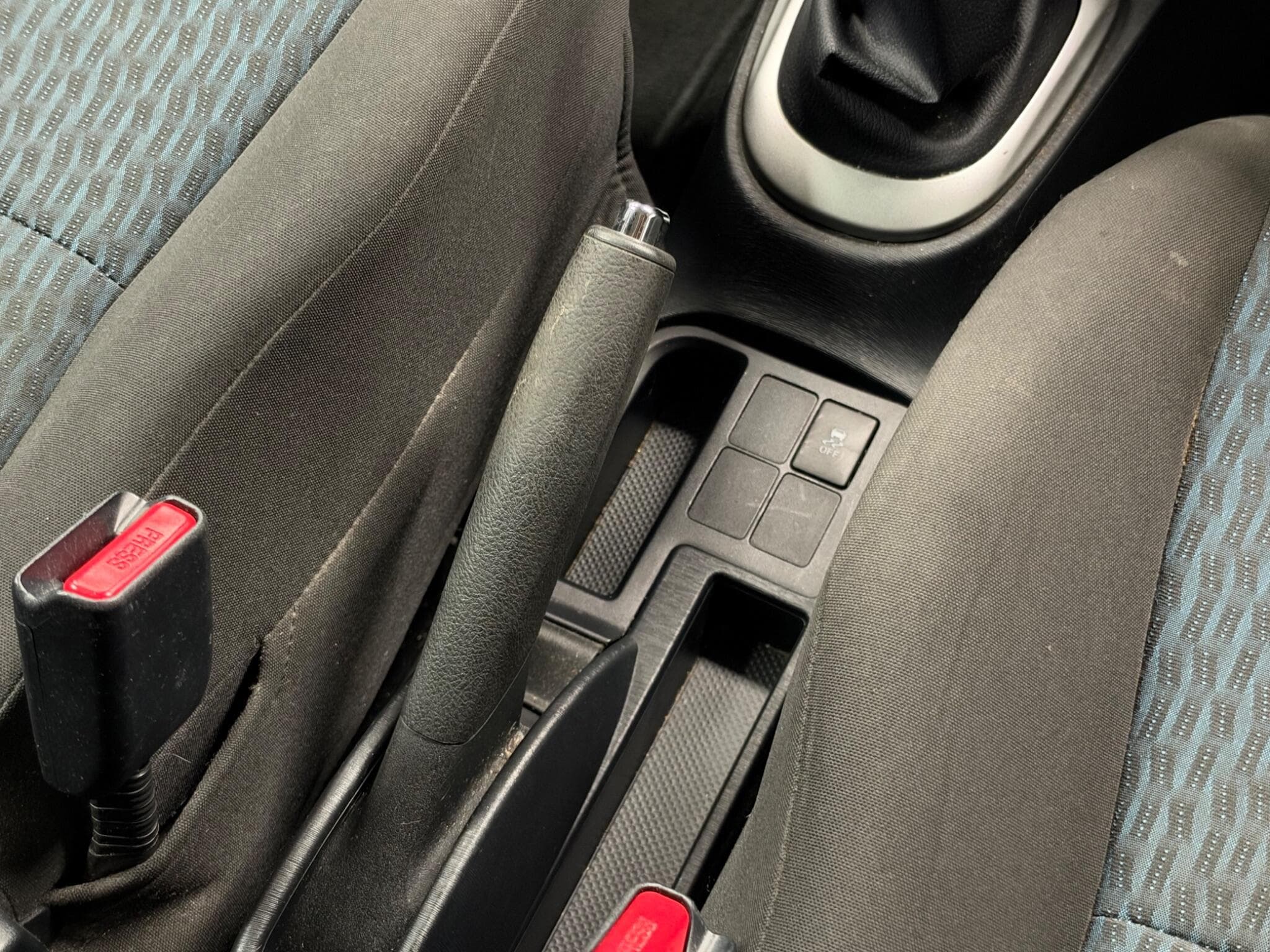 2012 Toyota Yaris - Thumbnail 25