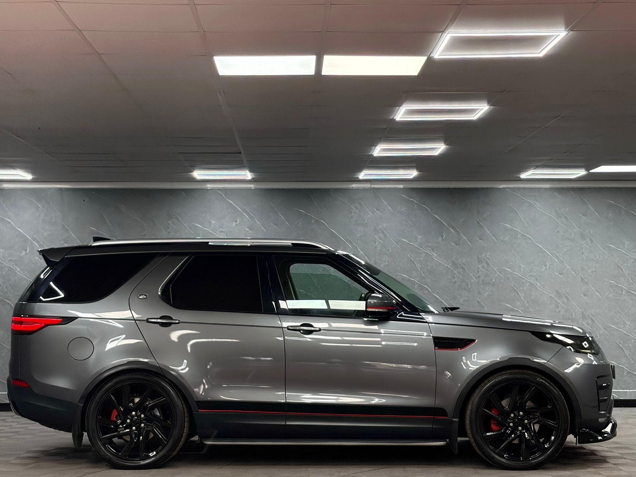 2017 Land Rover Discovery - Thumbnail 6
