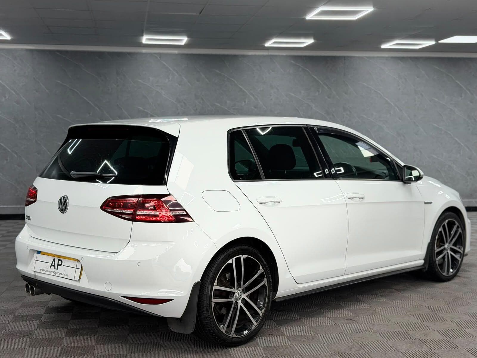 2015 Volkswagen Golf - Thumbnail 37