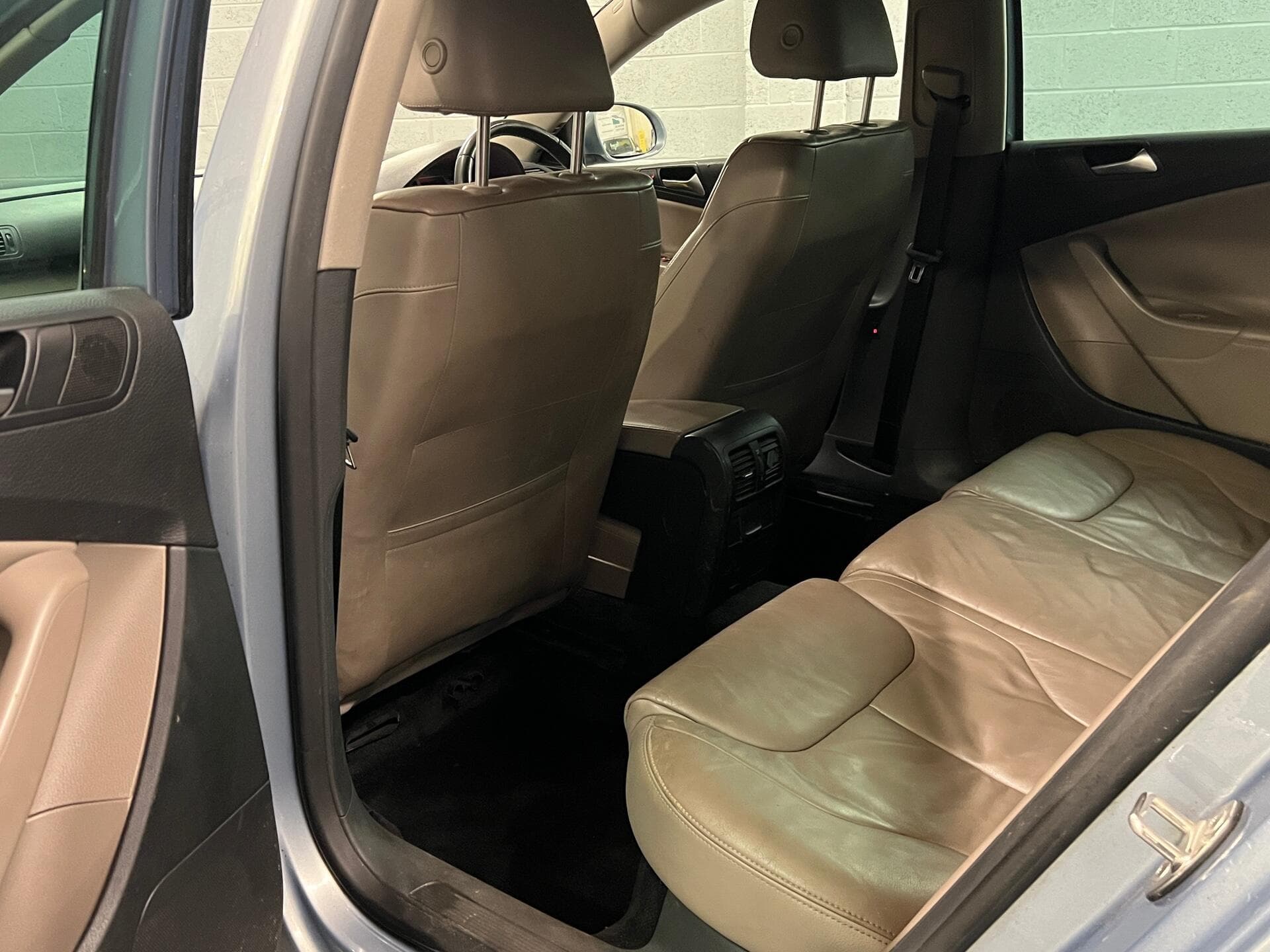 2009 Volkswagen Passat - Thumbnail 32