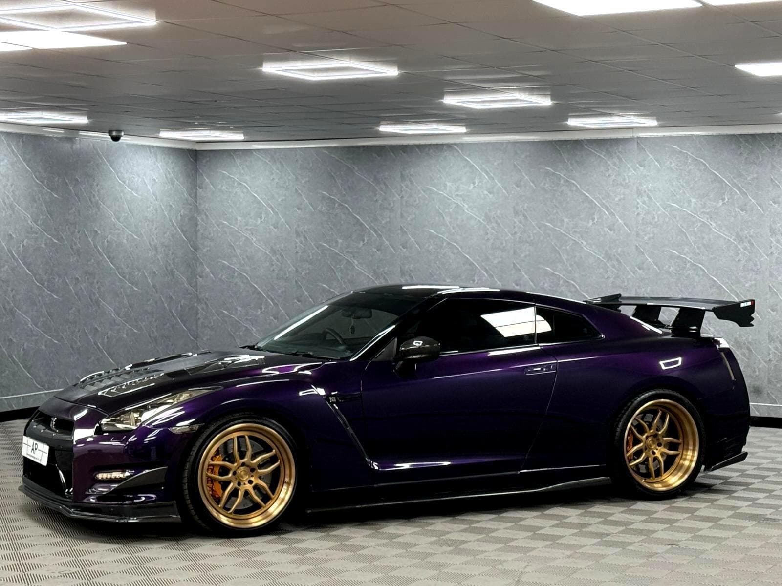 2011 Nissan GT-R - Thumbnail 19