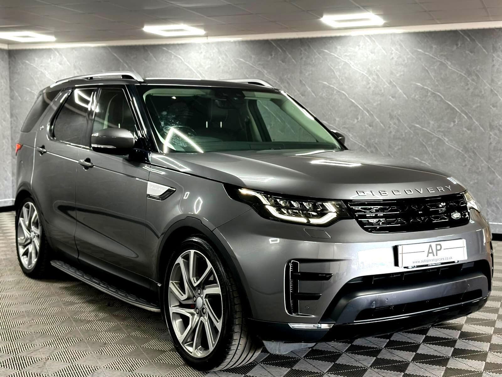 2017 Land Rover Discovery - Thumbnail 9