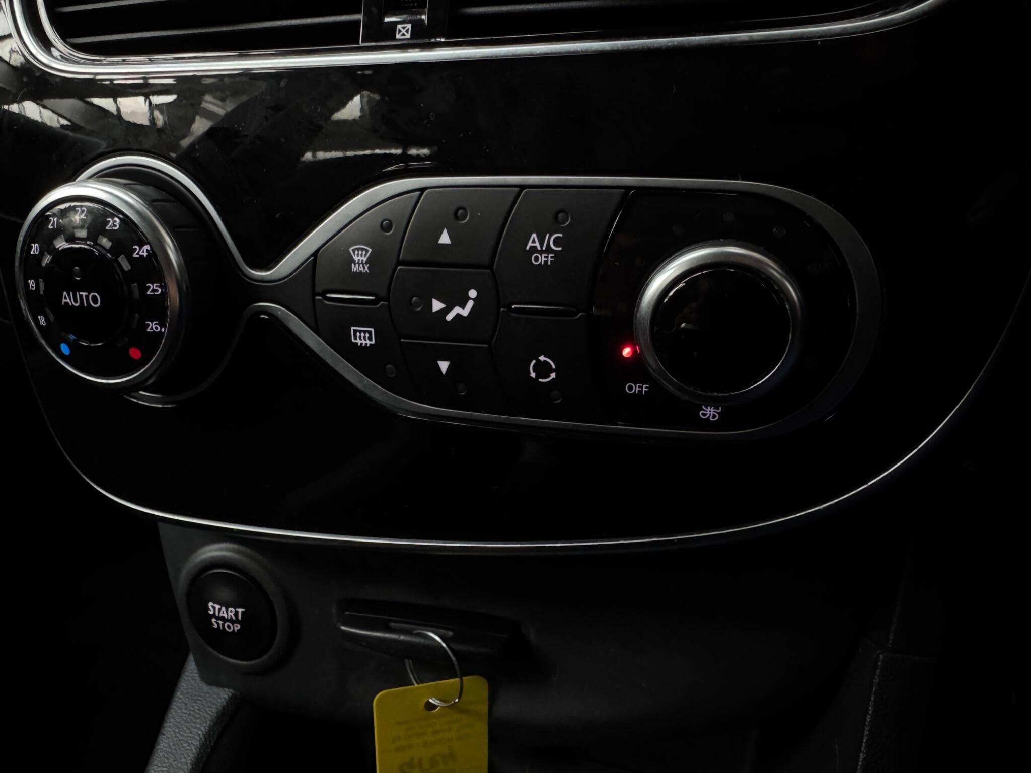 2017 Renault Clio - Thumbnail 19