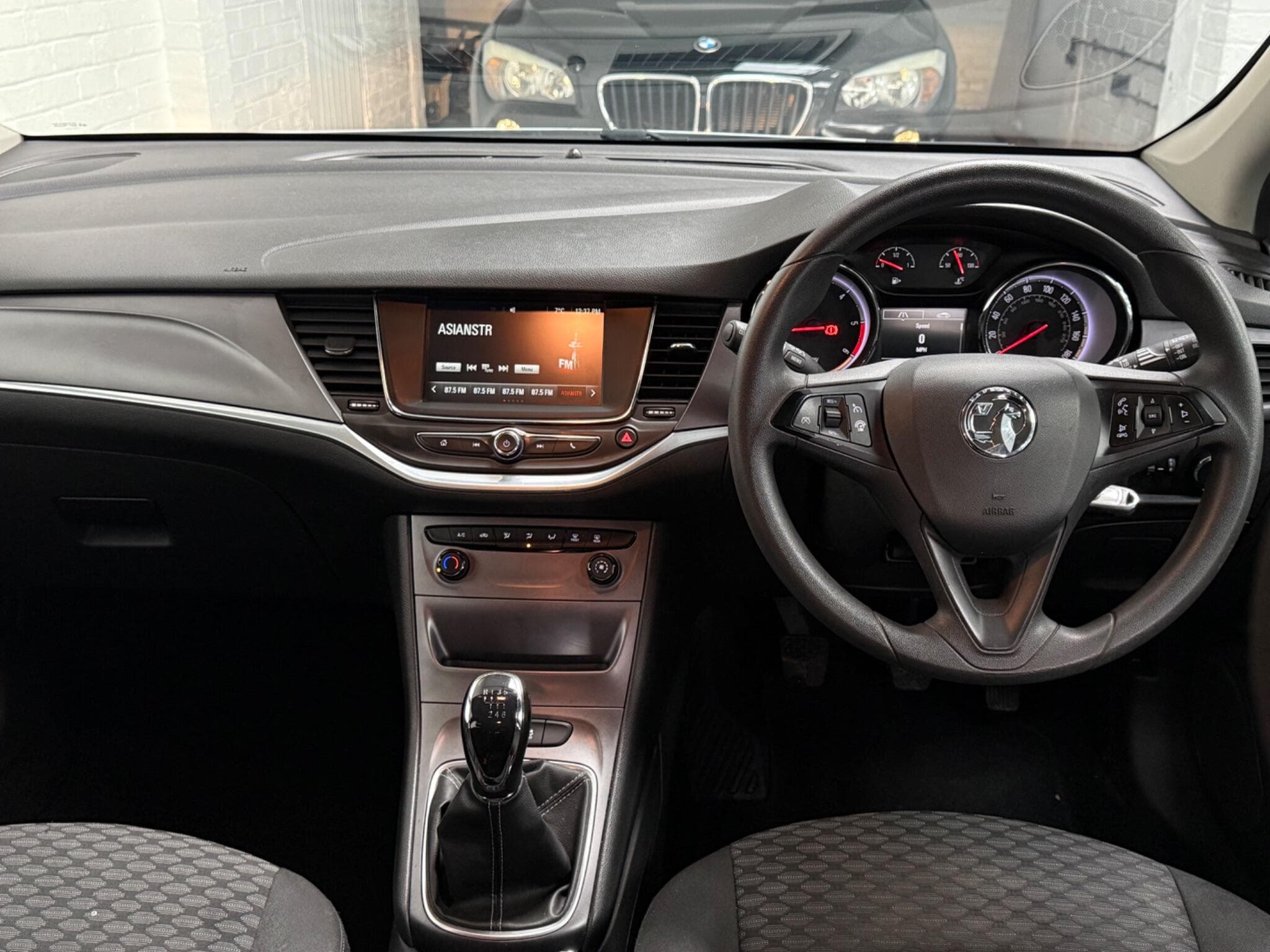 2016 Vauxhall Astra - Thumbnail 31