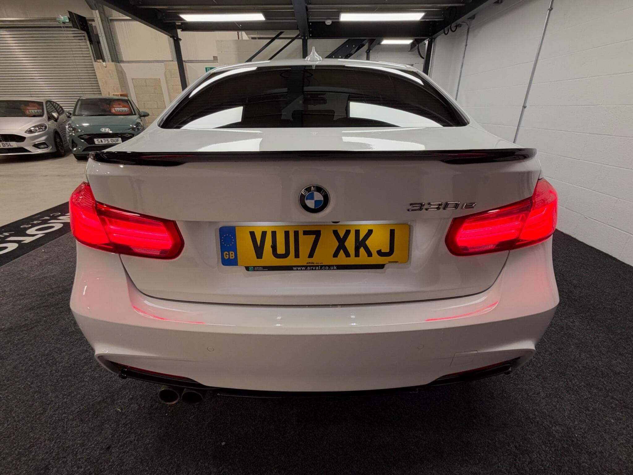2017 BMW 3 Series - Thumbnail 9