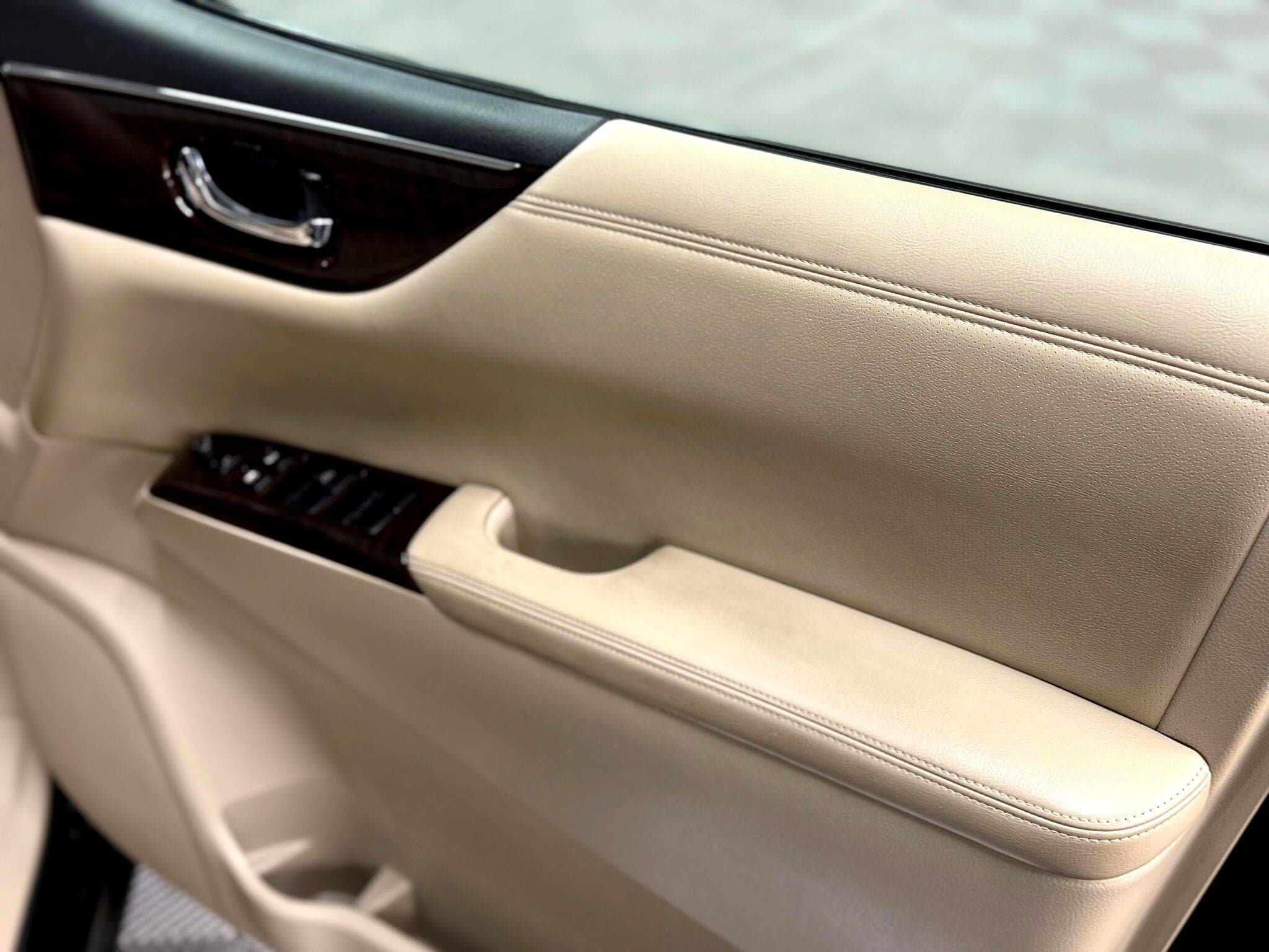 2011 Nissan Elgrand - Thumbnail 23