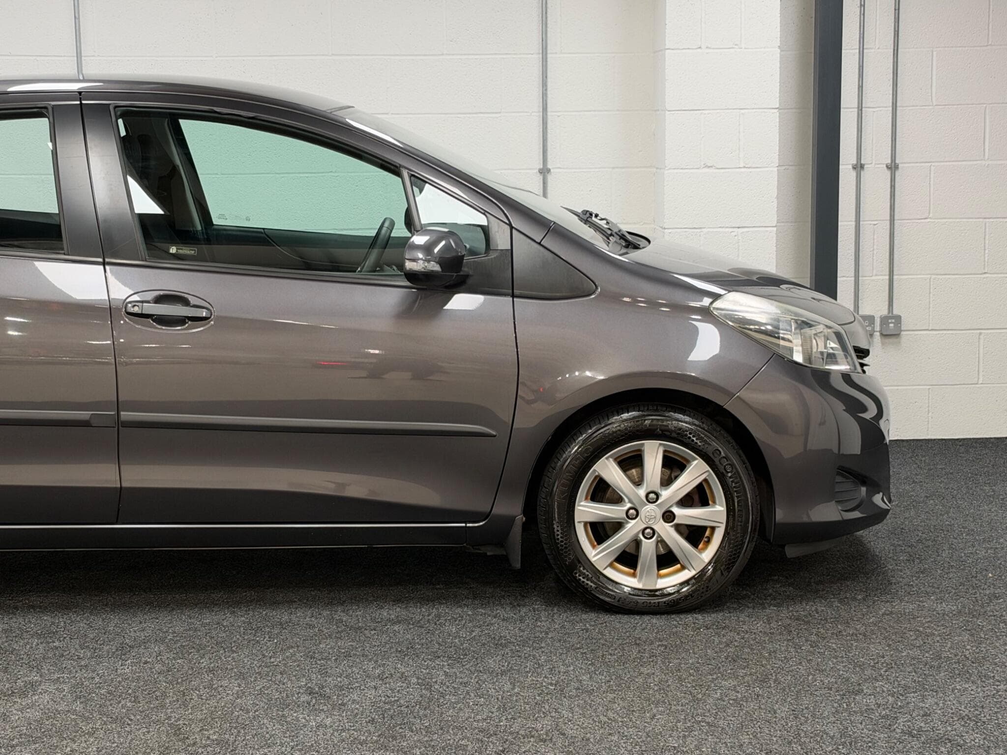 2012 Toyota Yaris - Thumbnail 11