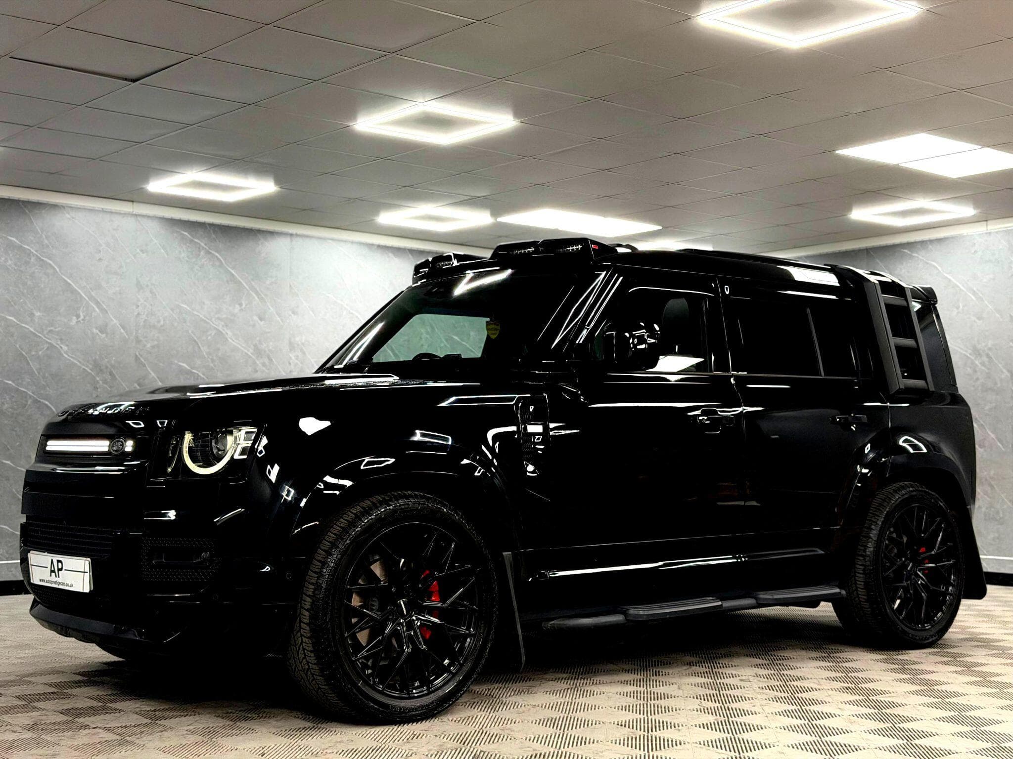 2024 Land Rover Defender 110 - Thumbnail 18