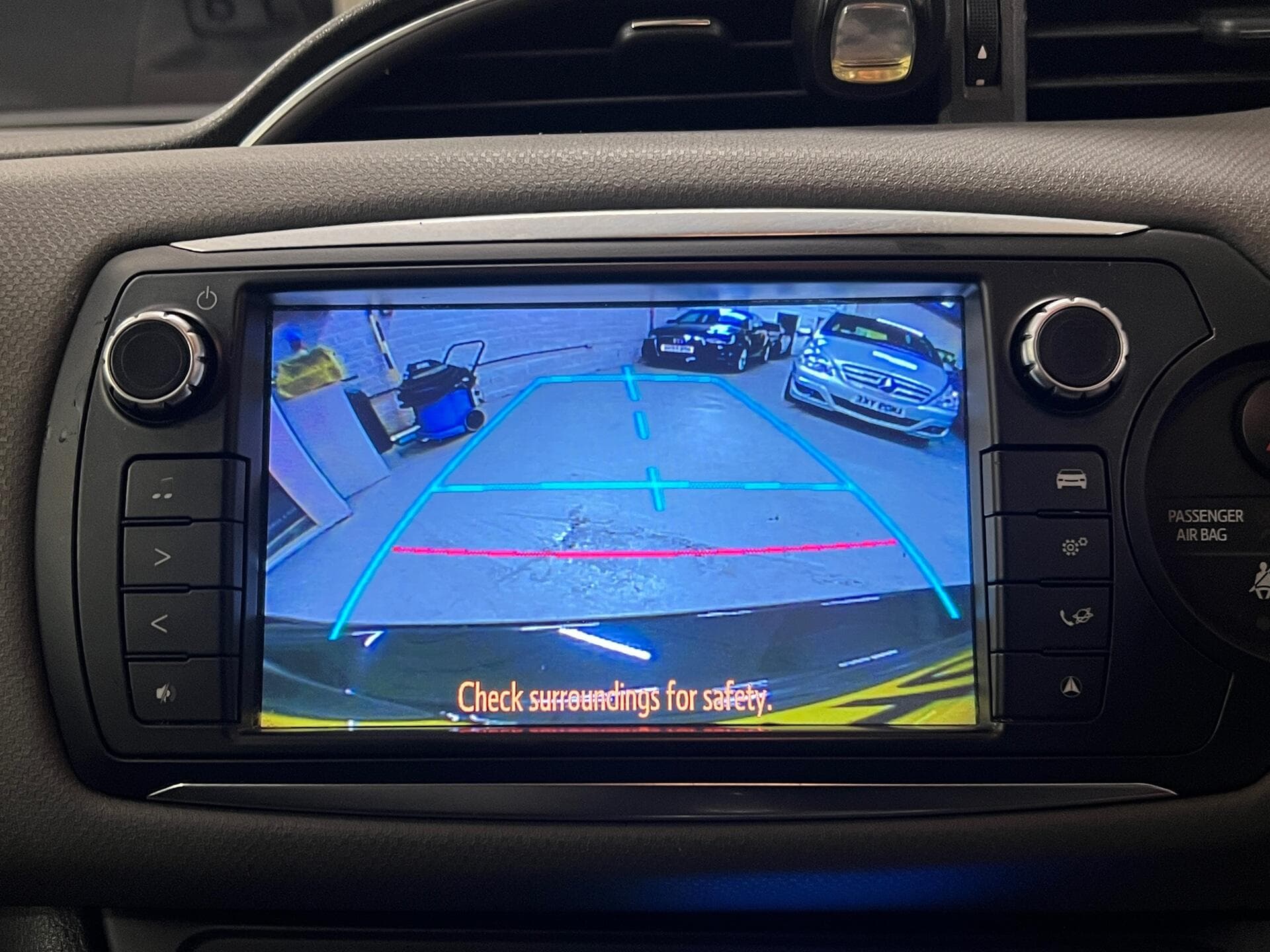 2016 Toyota Yaris - Thumbnail 33