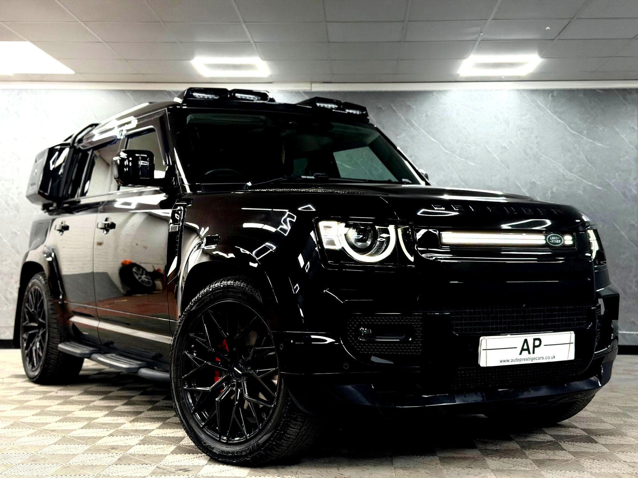 2024 Land Rover Defender 110 - Image 4