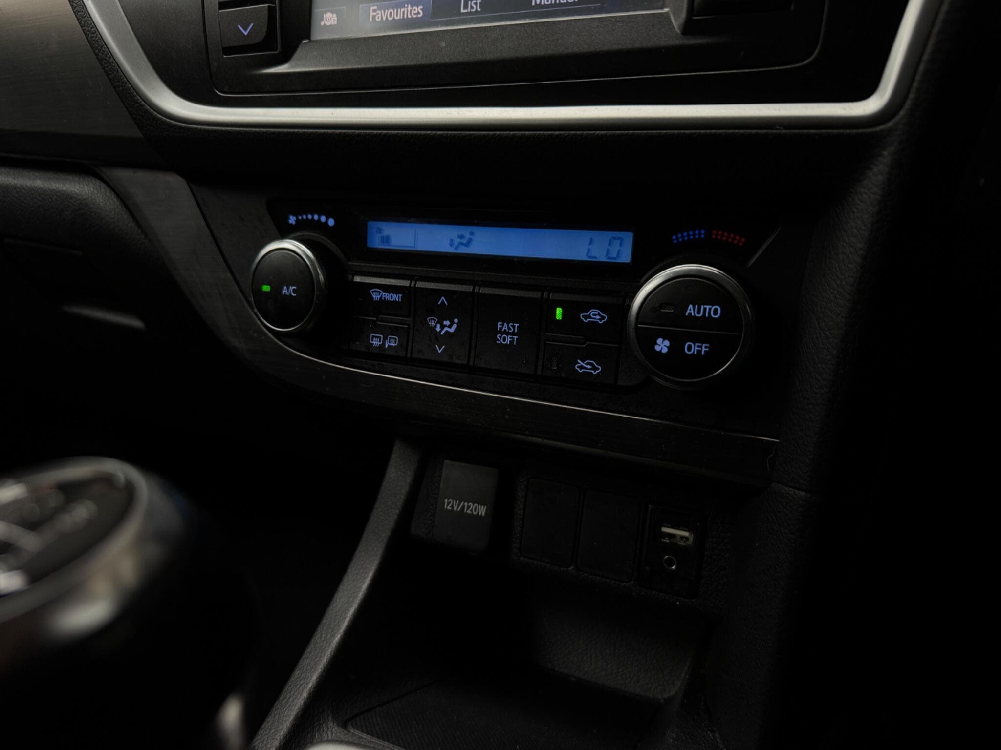 2015 Toyota Auris - Thumbnail 17